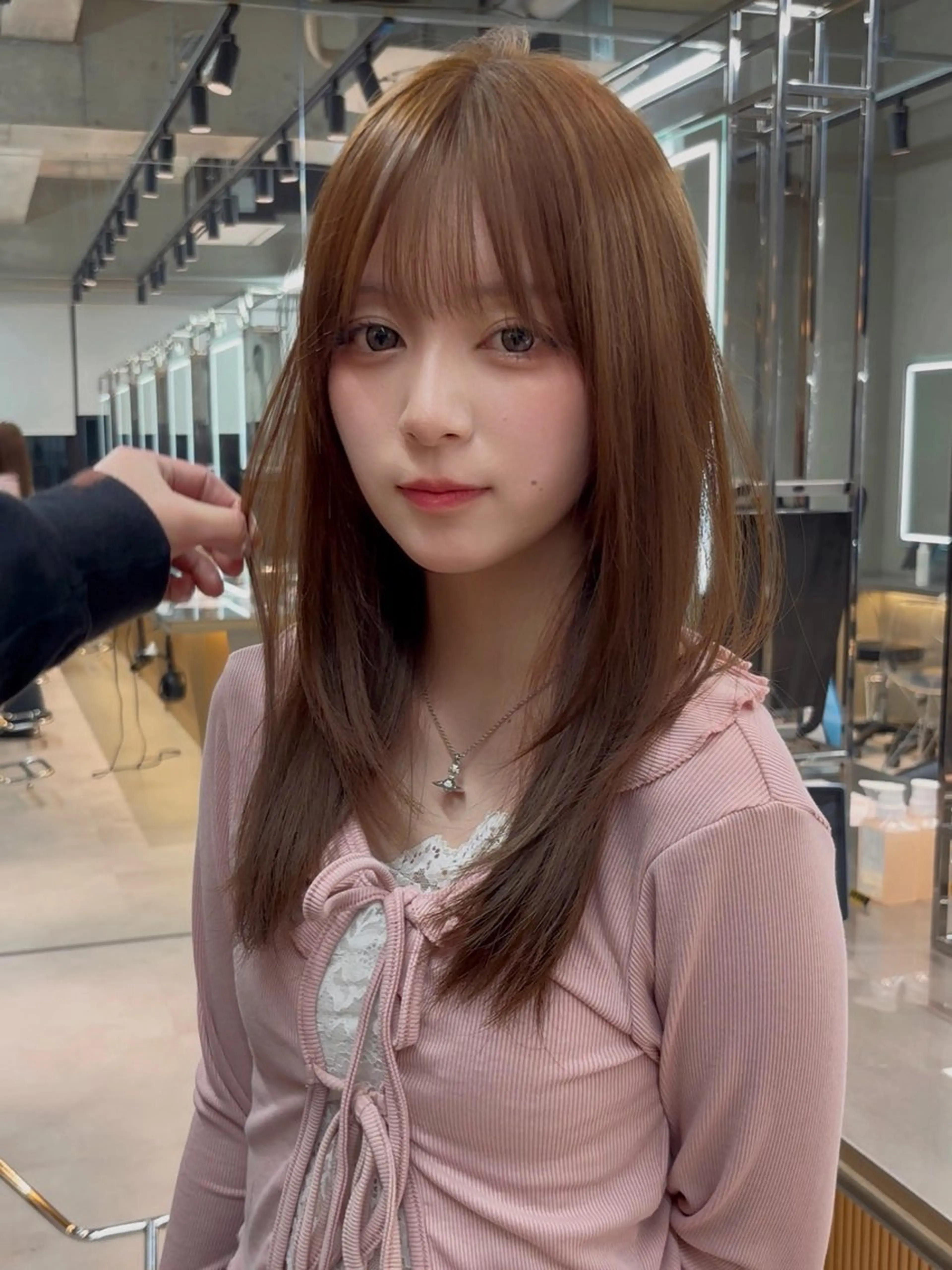 ミディアム カラー ベージュカラー レイヤーカット 縮毛矯正 【美髪矯正) 吉村　清志のヘアスタイル