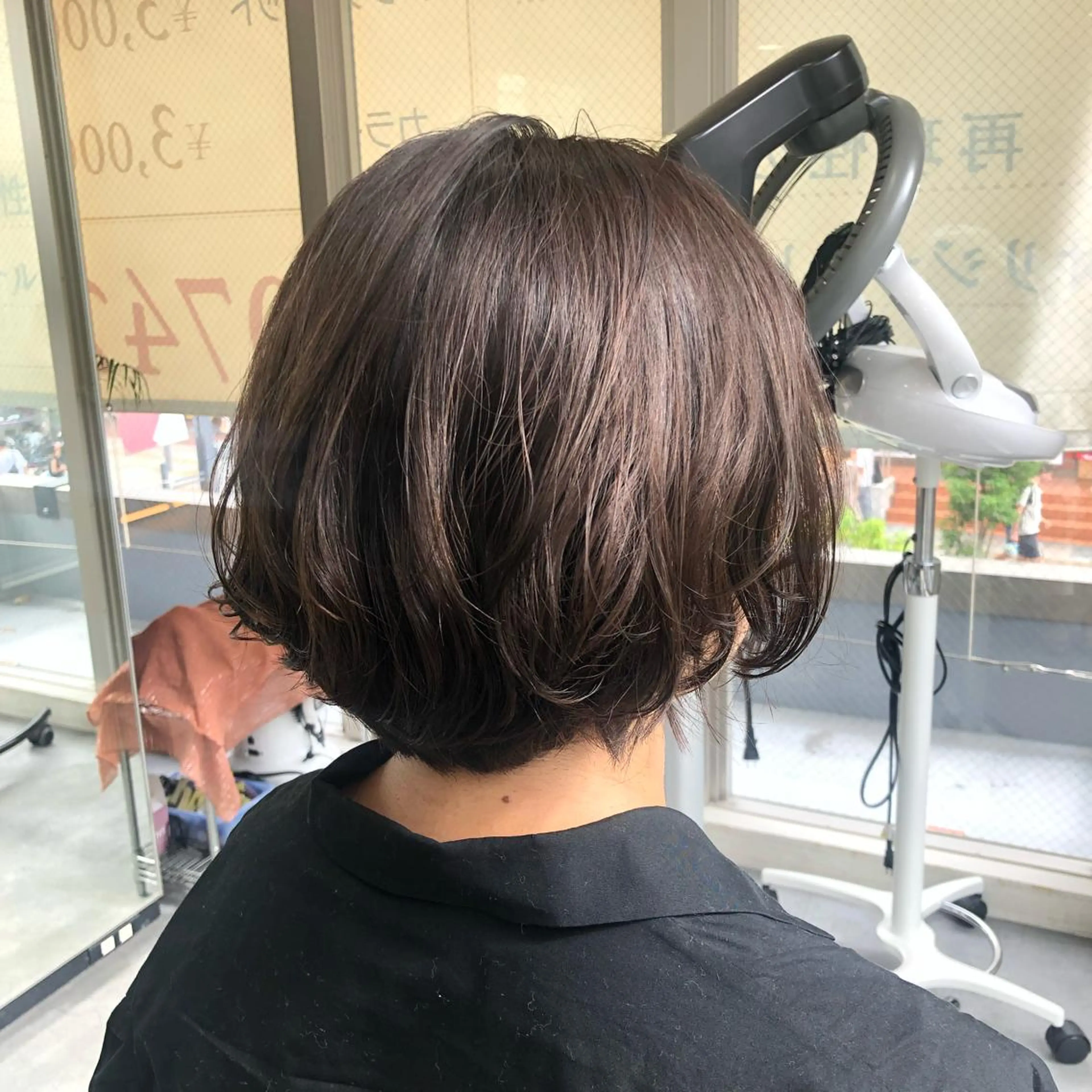 ショート カラー ✨理想の顔まわりに✨ 林有里子のヘアスタイル