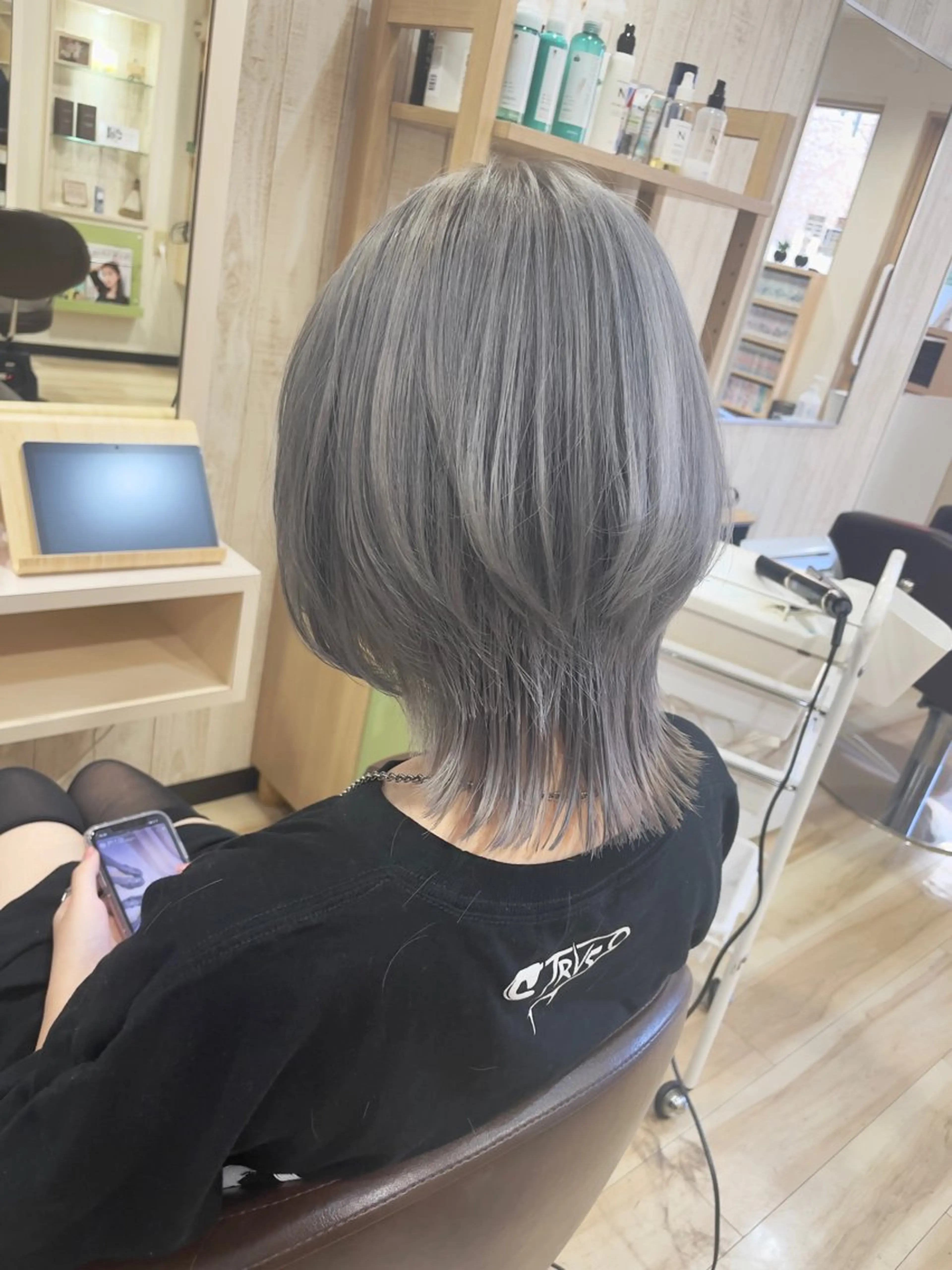 ショート カラー ブリーチ シルバー 🌈派手髪ハイトーン 🌈鈴木亮太🌈のヘアスタイル