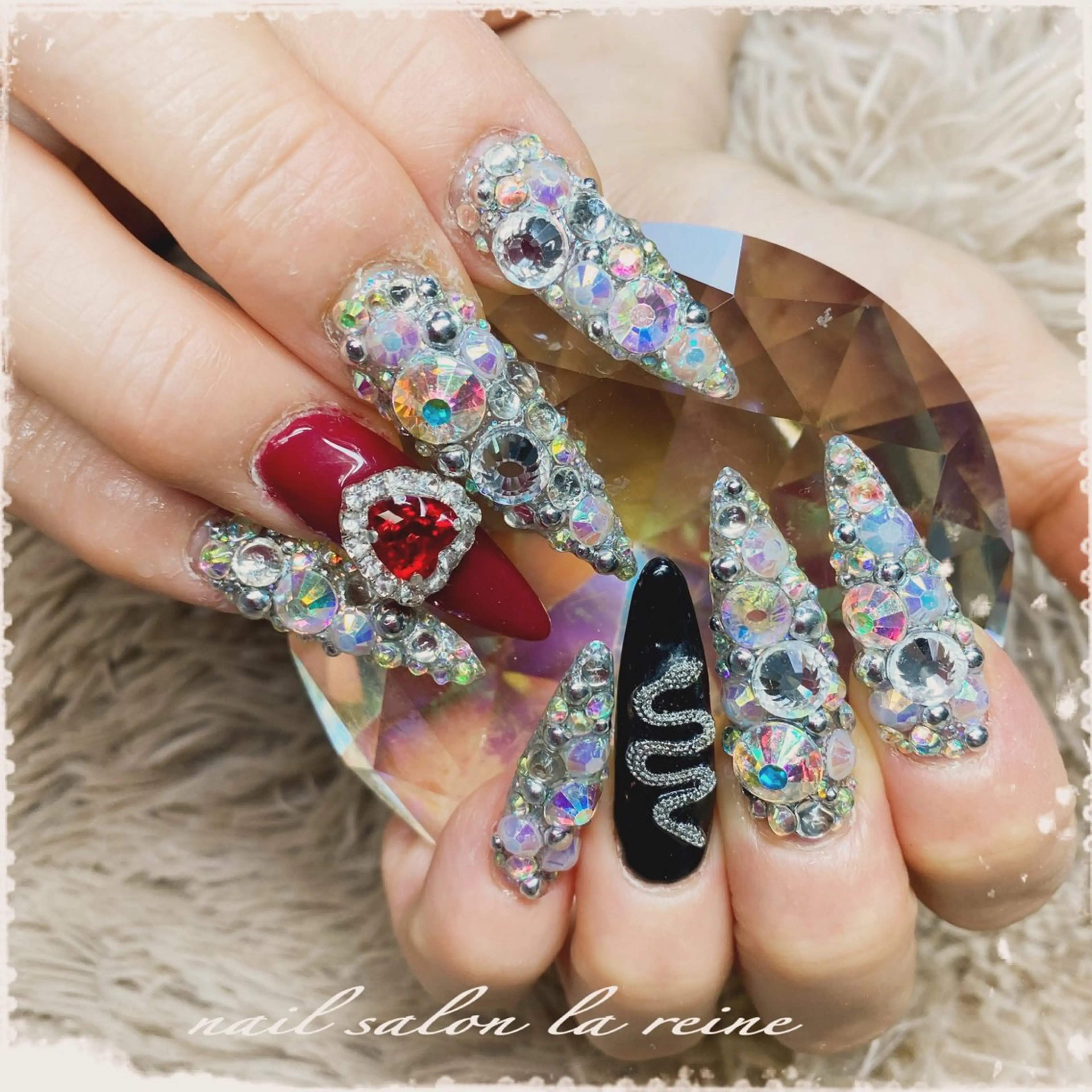 ネイル アートネイル キラキラネイル ロングネイル スカルプネイル 冬ネイル nail salon  la reine所属・nail salon la reineのネイルデザイン