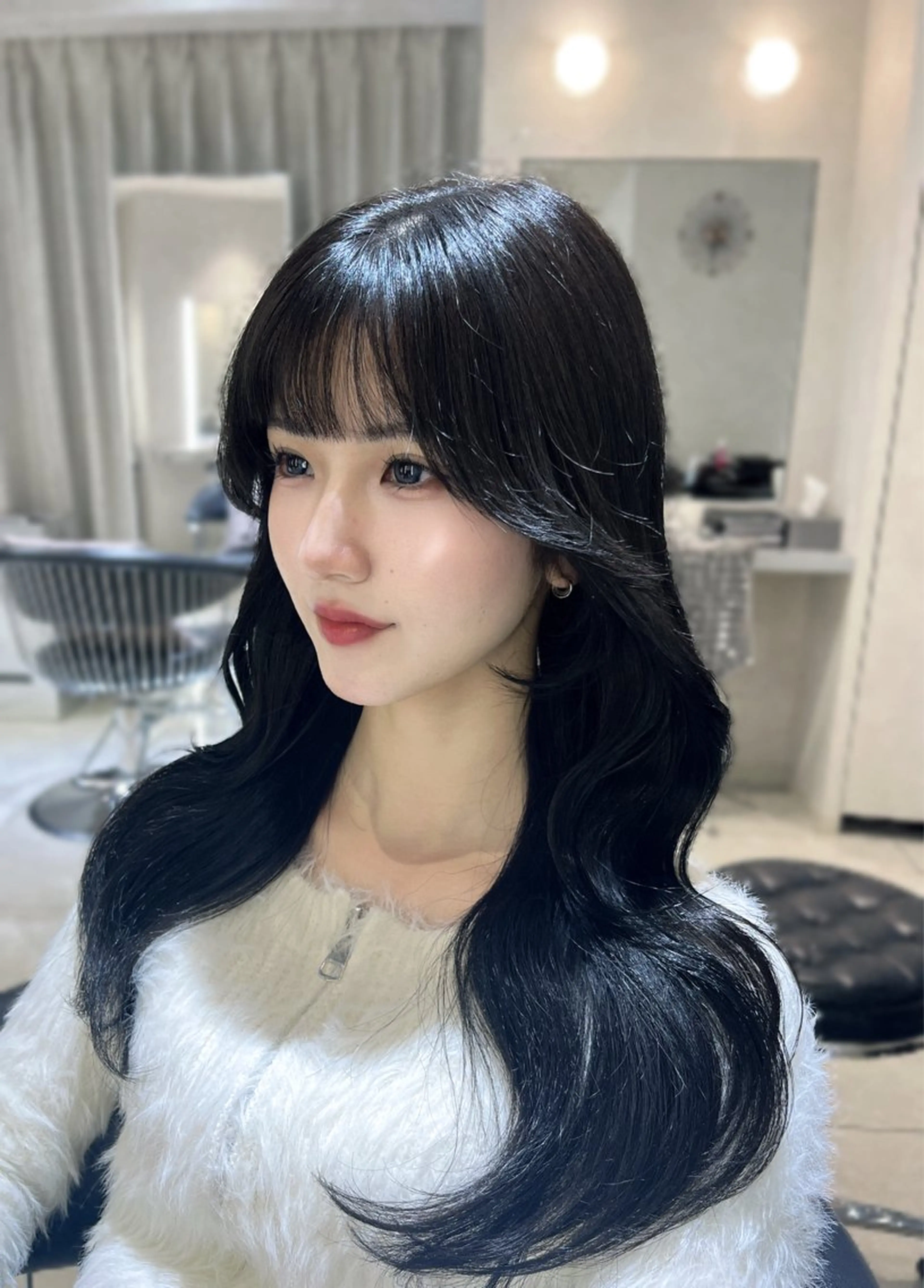 ロング カラー 黒髪 ブルーカラー ブルーブラック くびれヘア 韓国風ヘア MITSUKI🤍 モテ髪×韓国レイヤーのヘアスタイル