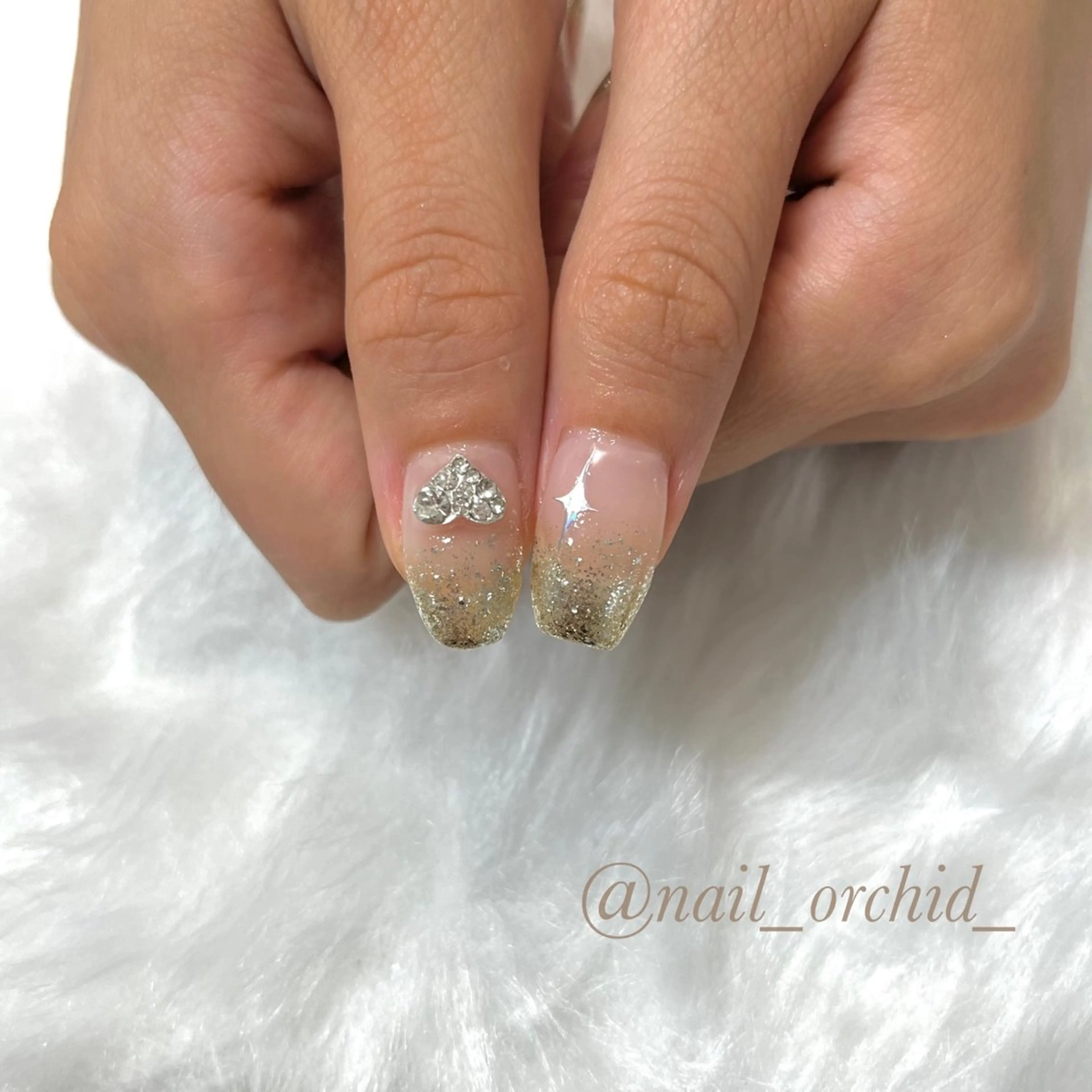 ネイル フットネイル フレンチネイル ゴールド グラデーション キラキラネイル ハンドネイル nail salon orchidのネイルデザイン