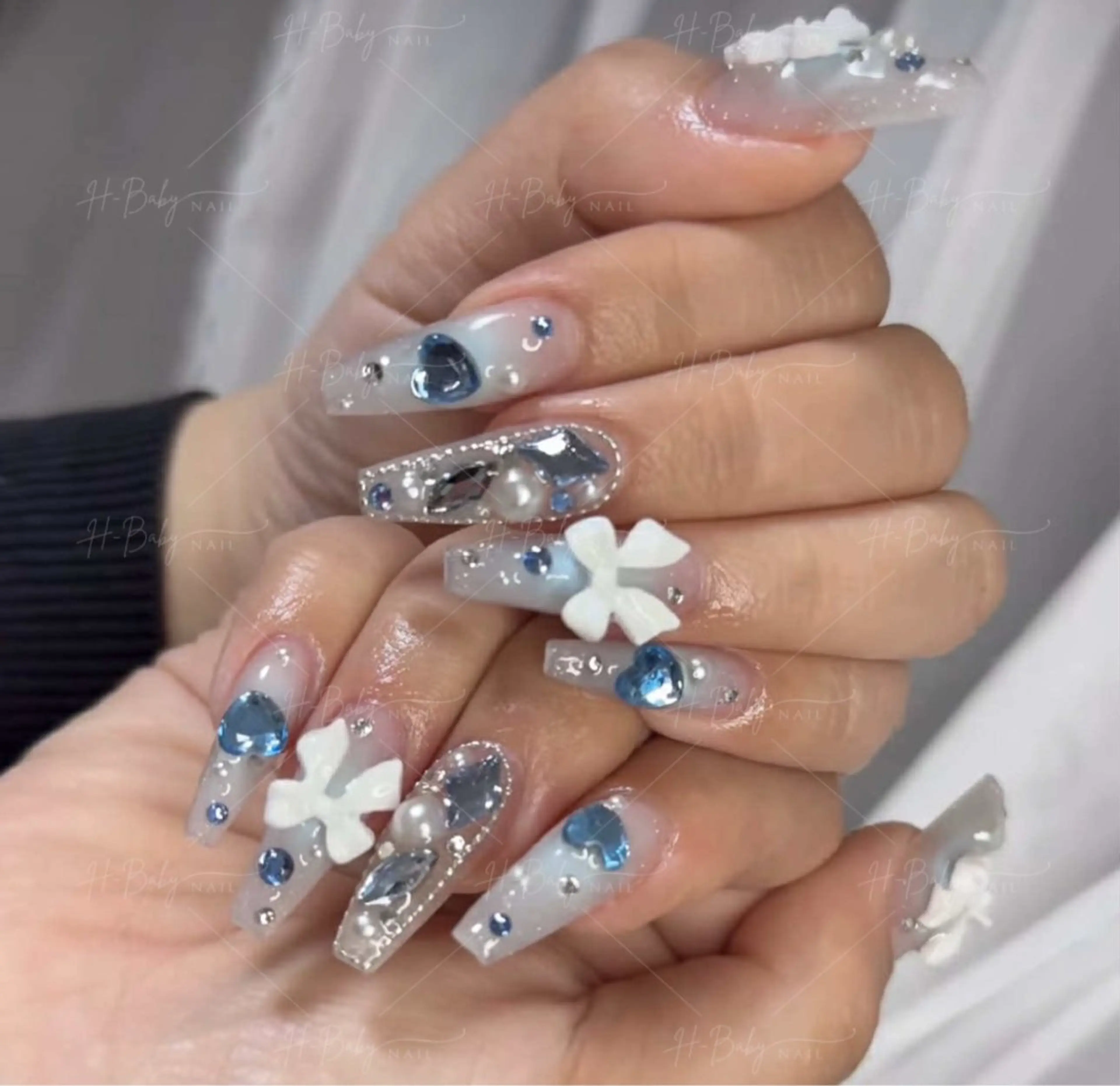 ネイル フレンチネイル ジェルネイル ガラスフレンチ ハロウィン ハート ハンドネイル H.baby Nail Salonのネイルデザイン