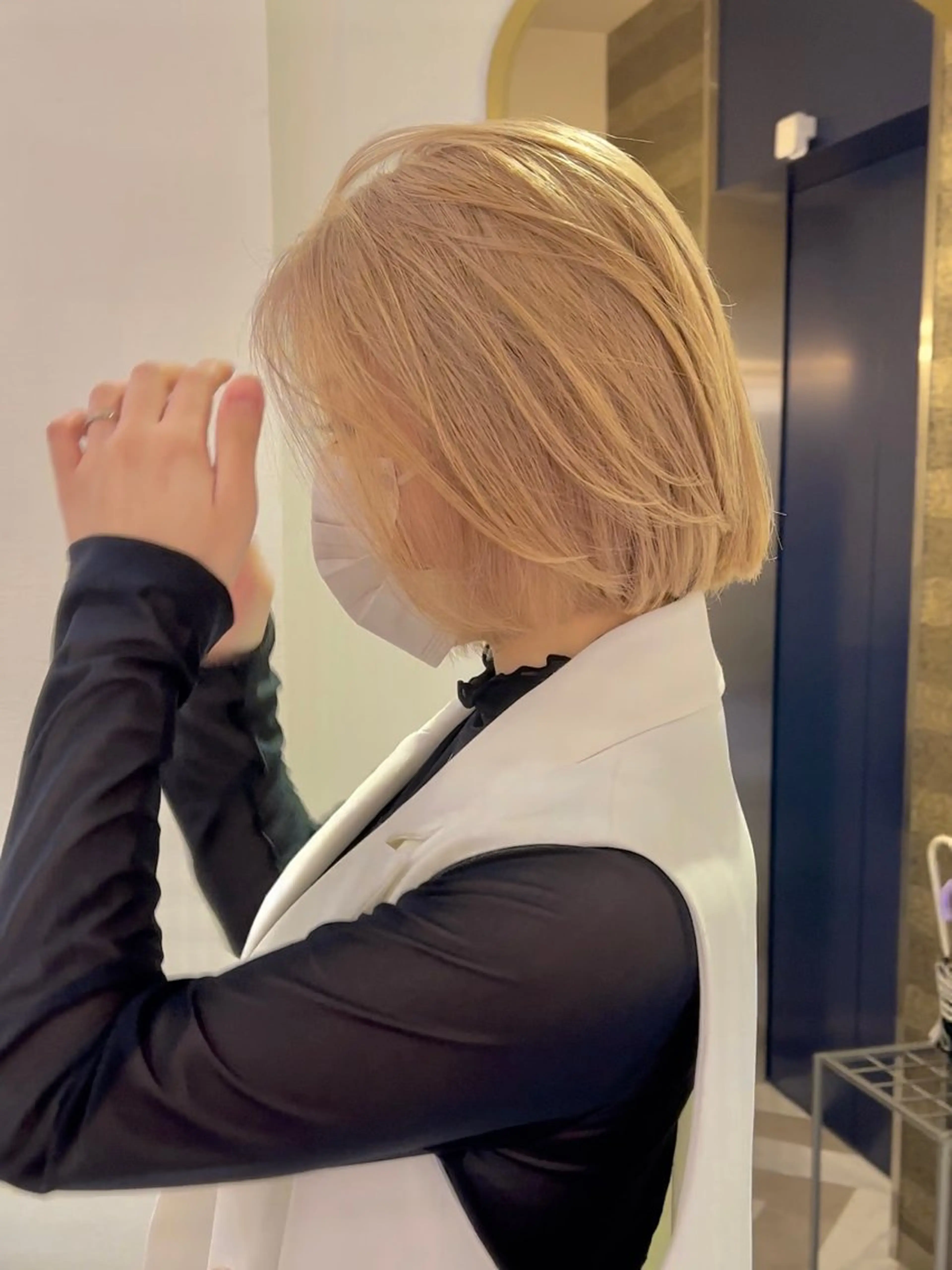 ミディアム カラー ヘアアレンジ ワンレンボブ ブリーチ ケアブリーチ ダブルカラー ハイトーンカラー 髪質改善【縮毛矯正】 美髪ボブを量産する人のヘアスタイル