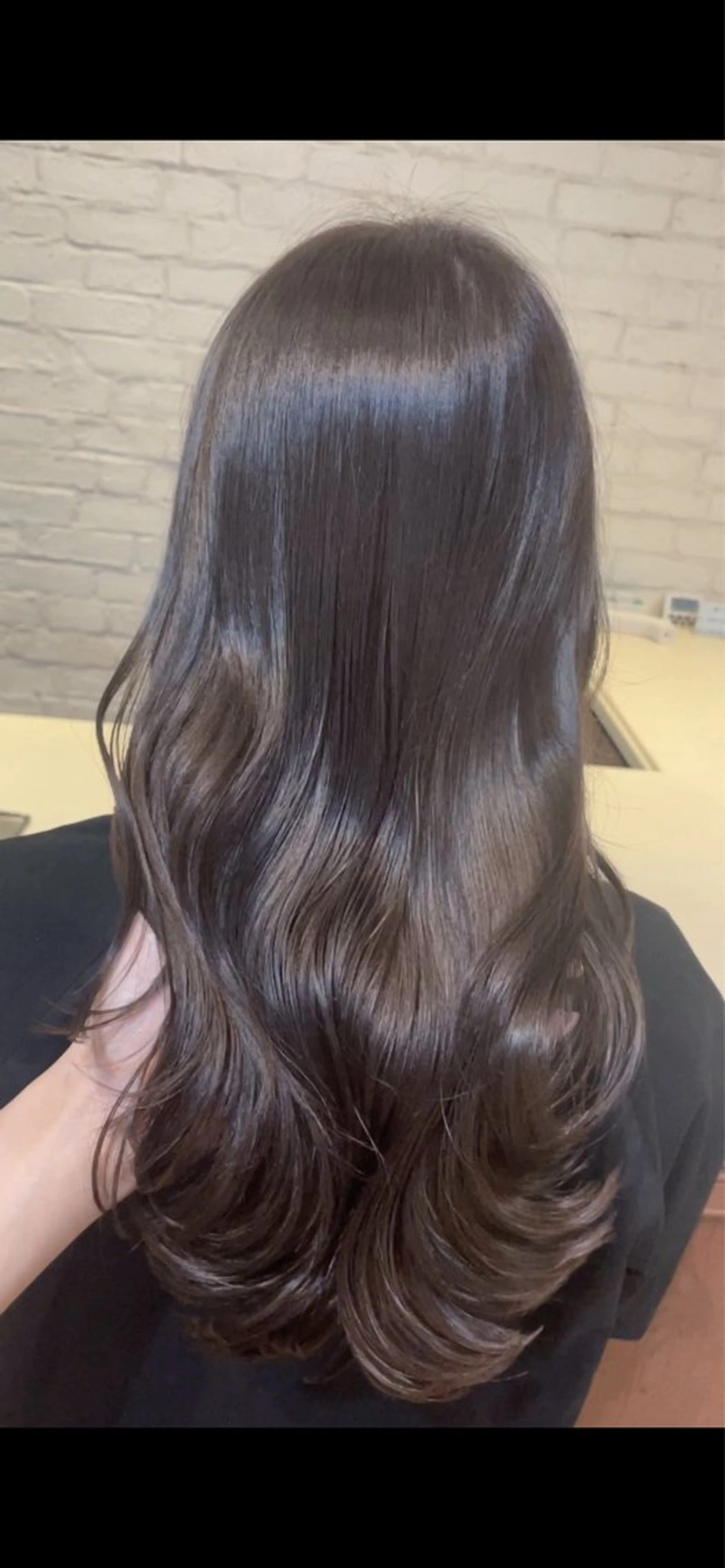 ロング カラー ベージュカラー ブリーチ グレージュ ブリーチなしカラー カット ヘアカラー トリートメント BEBE所属・ブリーチなし 透明感カラーKANAのヘアスタイル