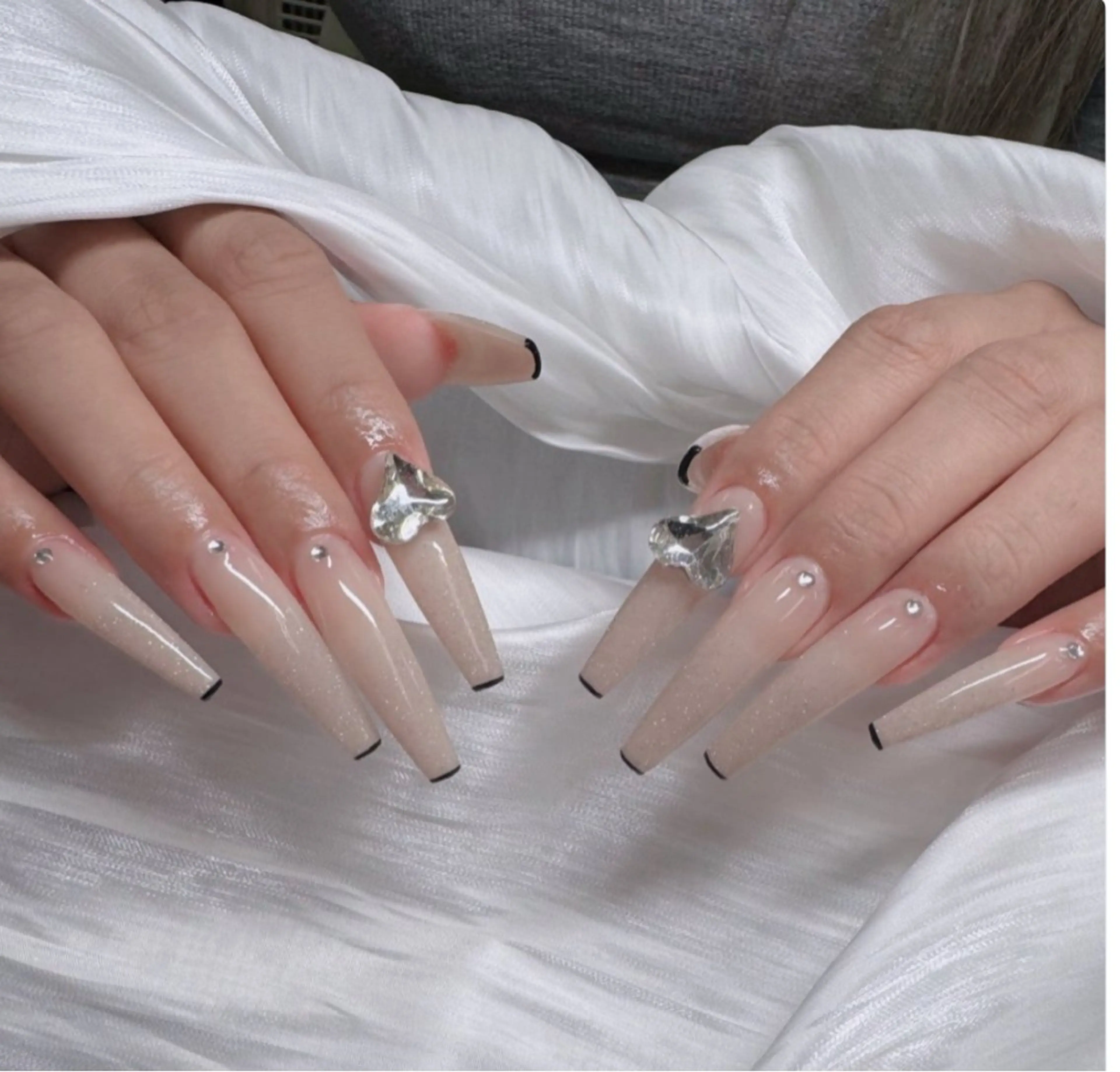 ネイル オーロラネイル フレンチネイル グラデーション 氷ネイル・うるうるネイル キラキラネイル ハンドネイル H.baby Nail Salon所属・H.baby Nail Salonのネイルデザイン