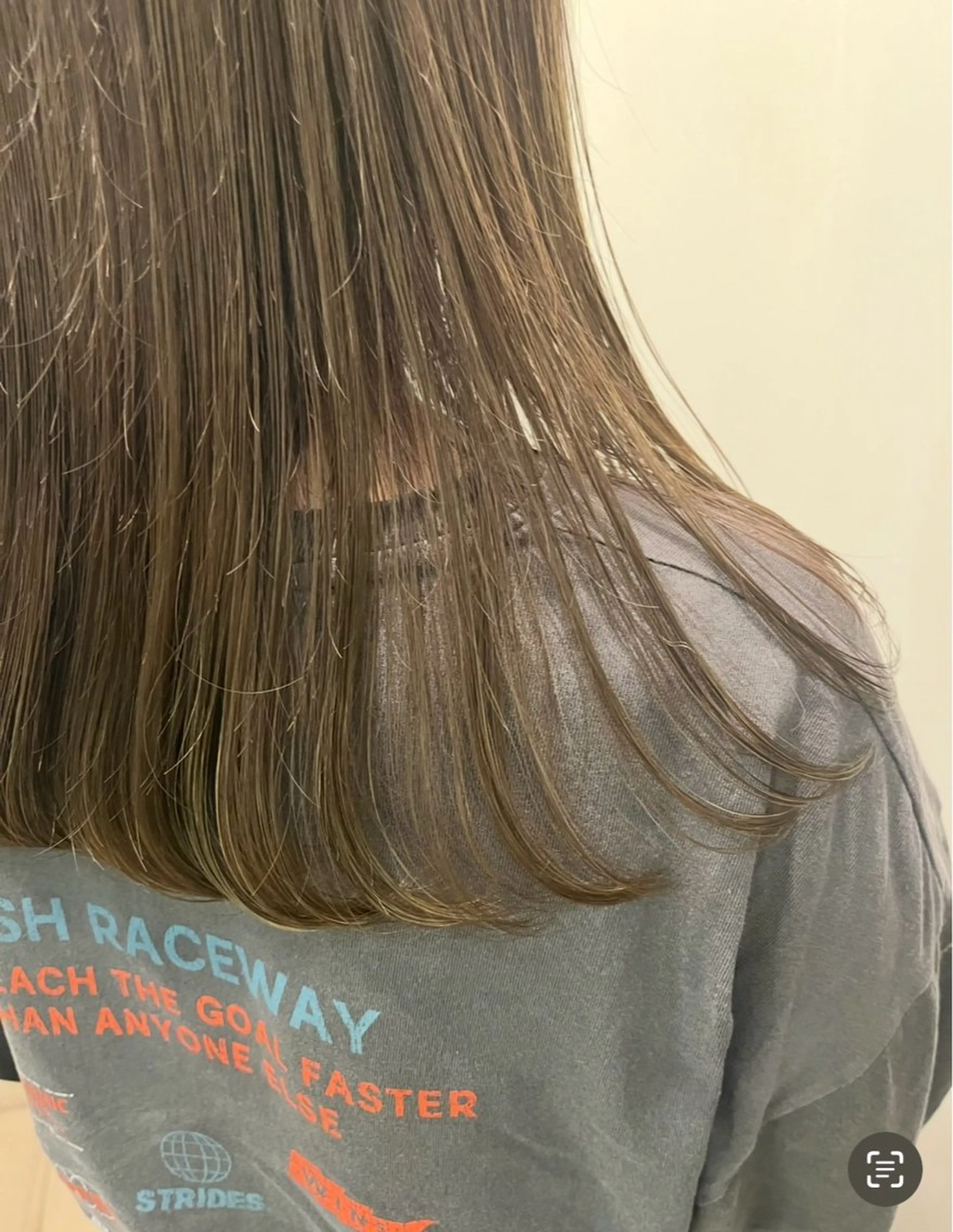 セミロング カット ヘアカラー CURRO HAIR所属・杉屋 和花菜のヘアスタイル