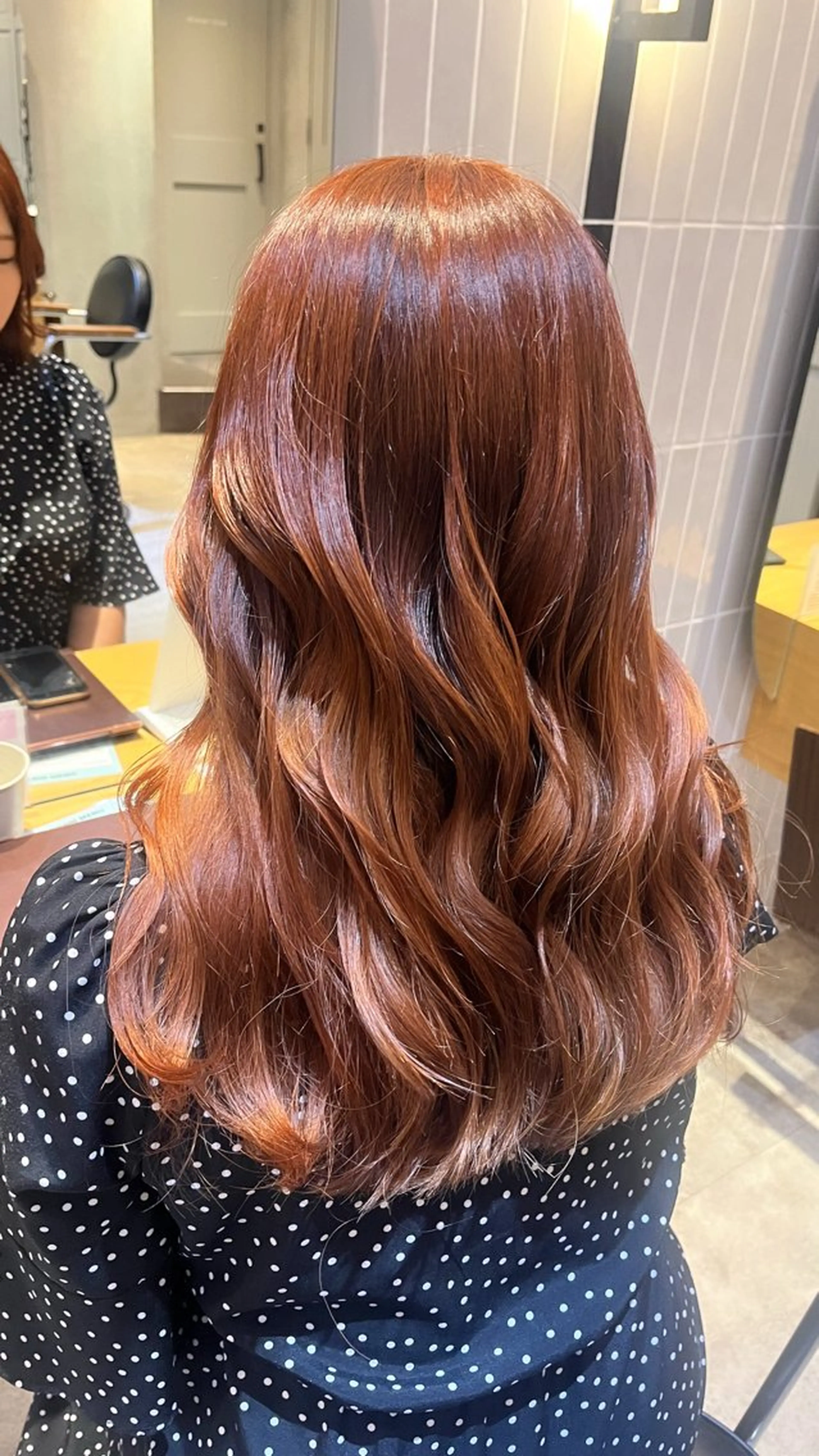 ロング カラー ブラウンカラー オレンジ オレンジブラウン カット ヘアカラー トリートメント ラフィスヘアードープ所属・レイヤーと透明感の アユカ 髪質改善のヘアスタイル