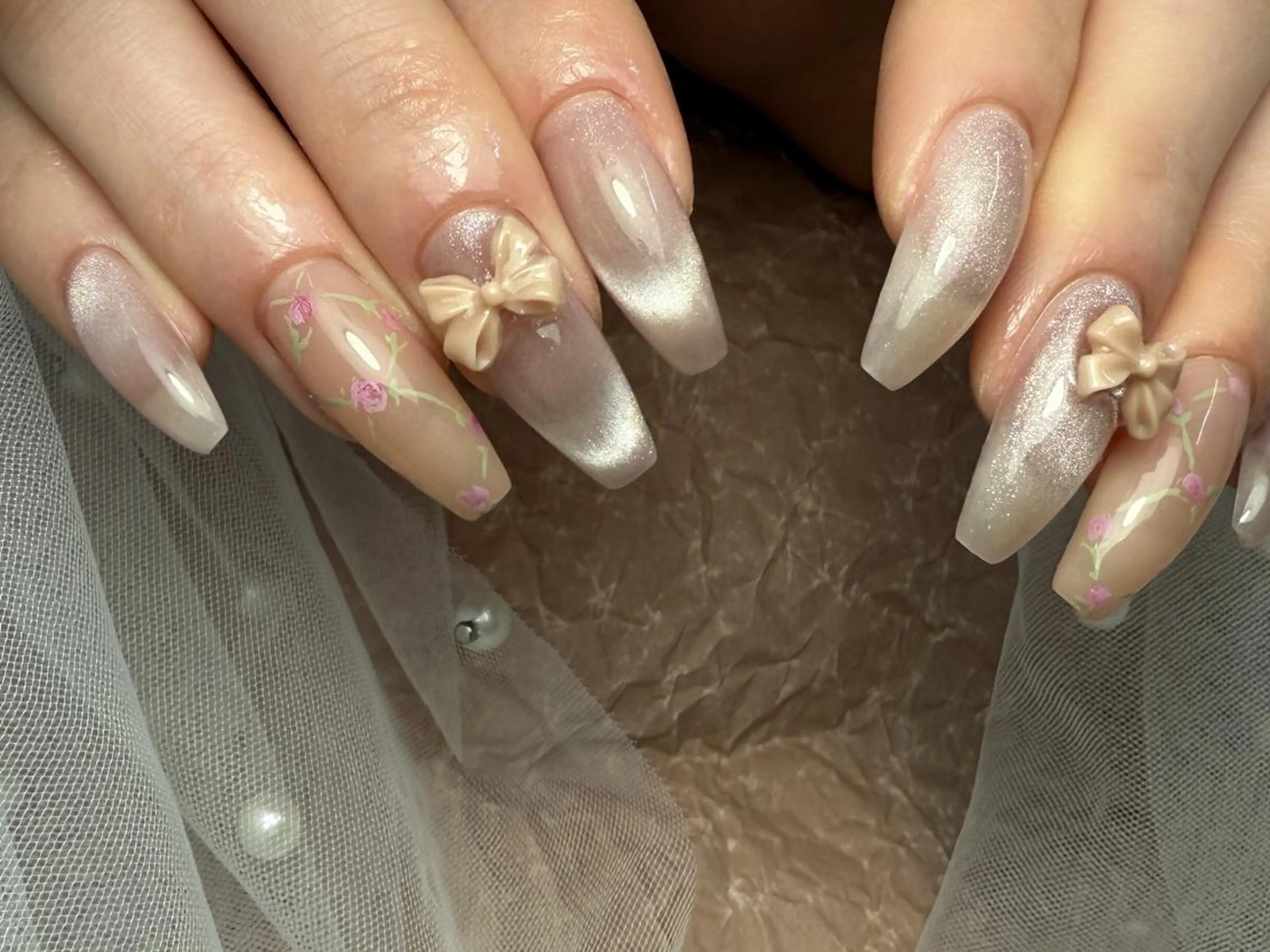 ネイル グラデーション ピンク リボン ホワイト ハンドネイル ToliyDeliy Nail Salonのネイルデザイン