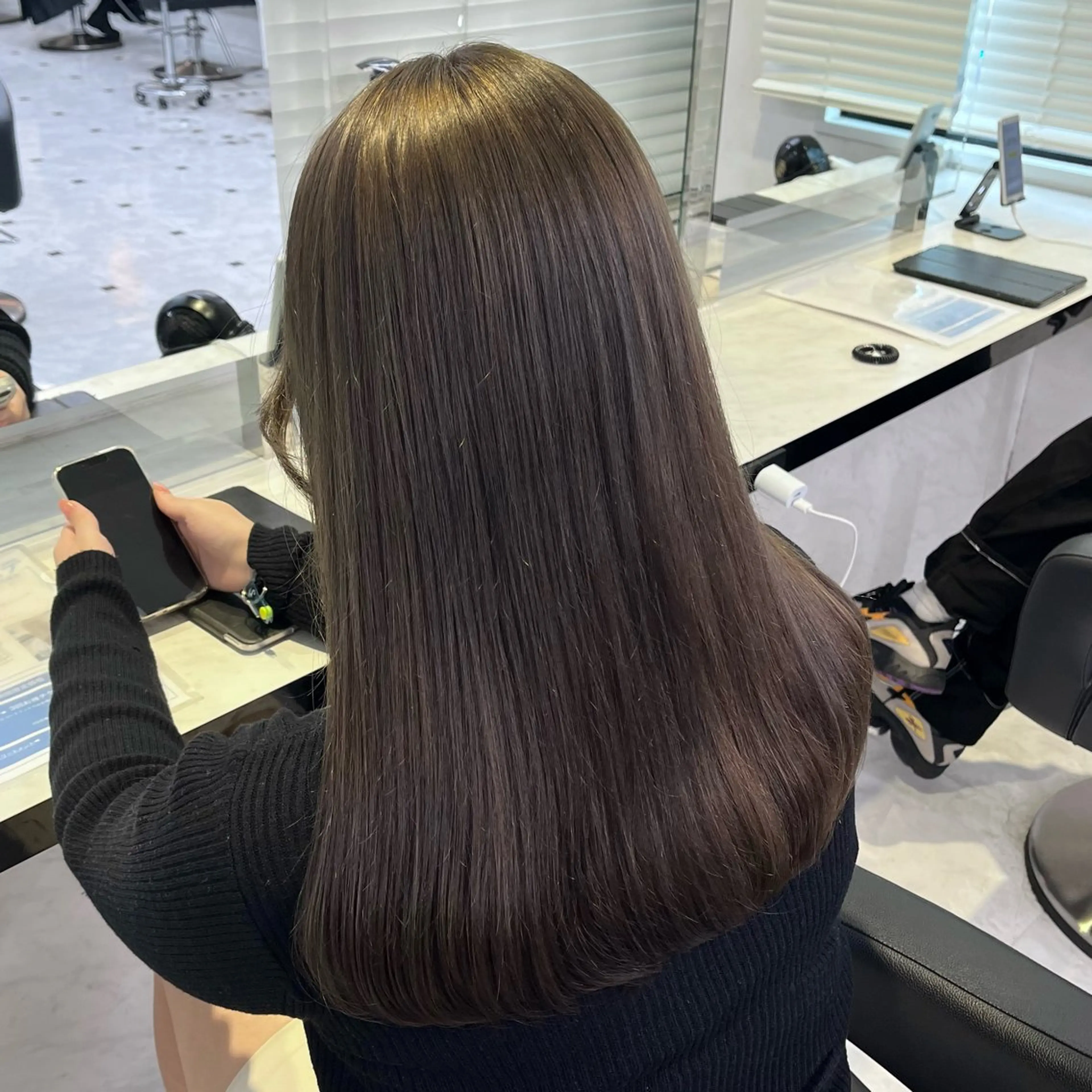 セミロング カラー ヘアアレンジ ヘアカラー トリートメント ヘッドスパ ヘアセット 🍒透明感カラー🌨 🥕ハイトーンカラーのヘアスタイル
