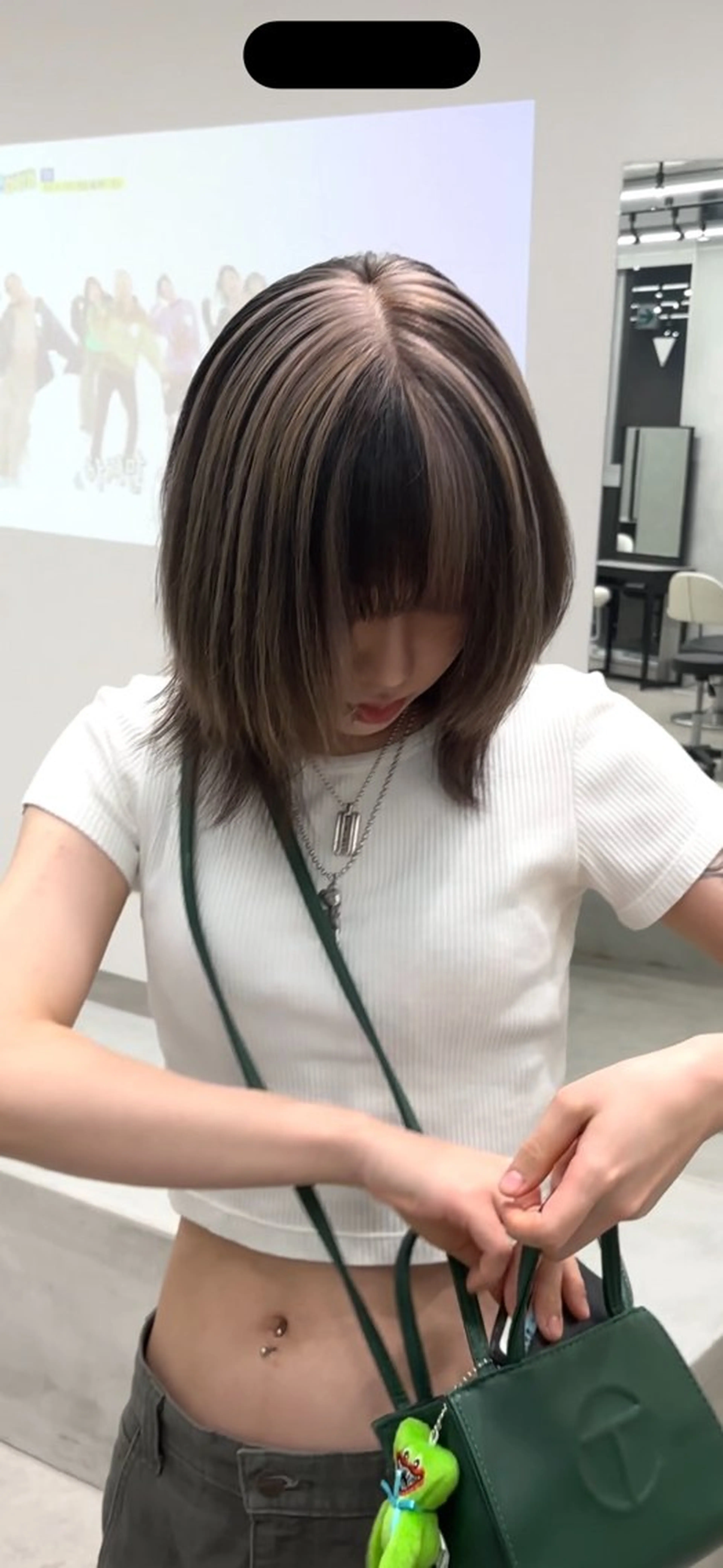 ミディアム カラー hair salon dot.tokyo color所属・MANAMI 🥀ウルフカットのヘアスタイル