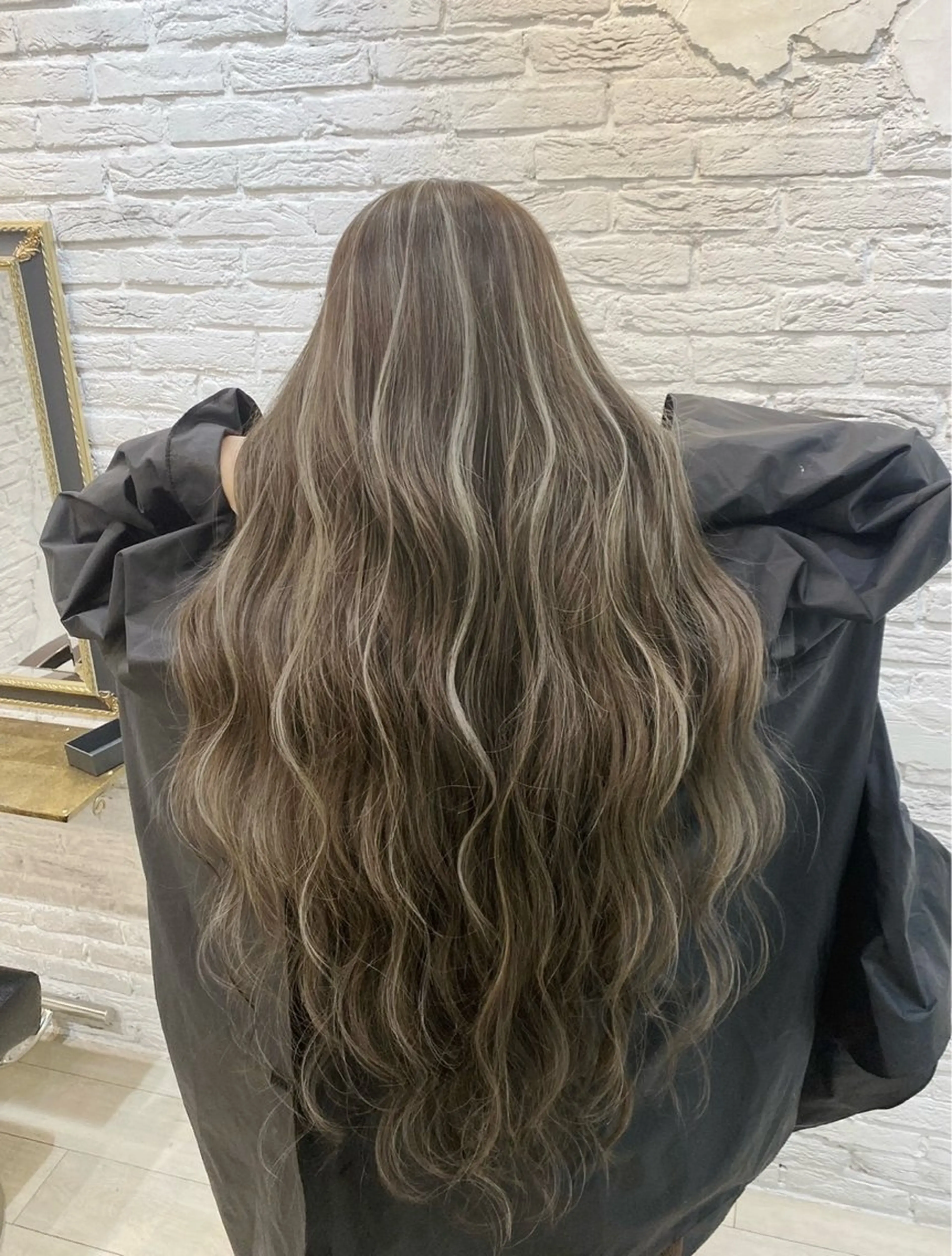 ロング カラー グレージュ ハイライトカラー ハイライト ヘアカラー トリートメント ROBIN所属・指名数No.1 /NAOYAのヘアスタイル