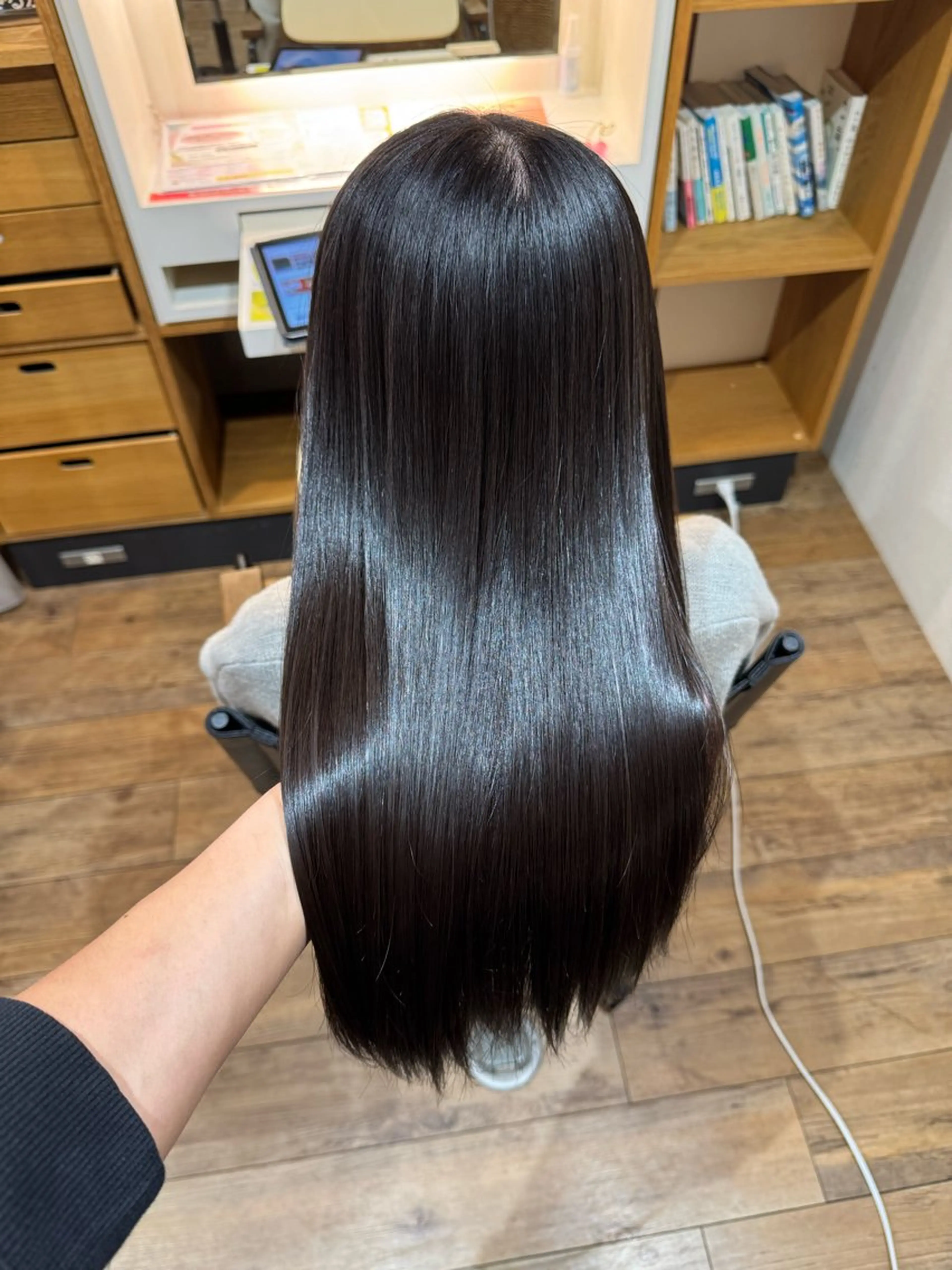 セミロング カット 縮毛矯正 トリートメント afloatkobe所属・美髪/髪質改善 川口凌弥のヘアスタイル