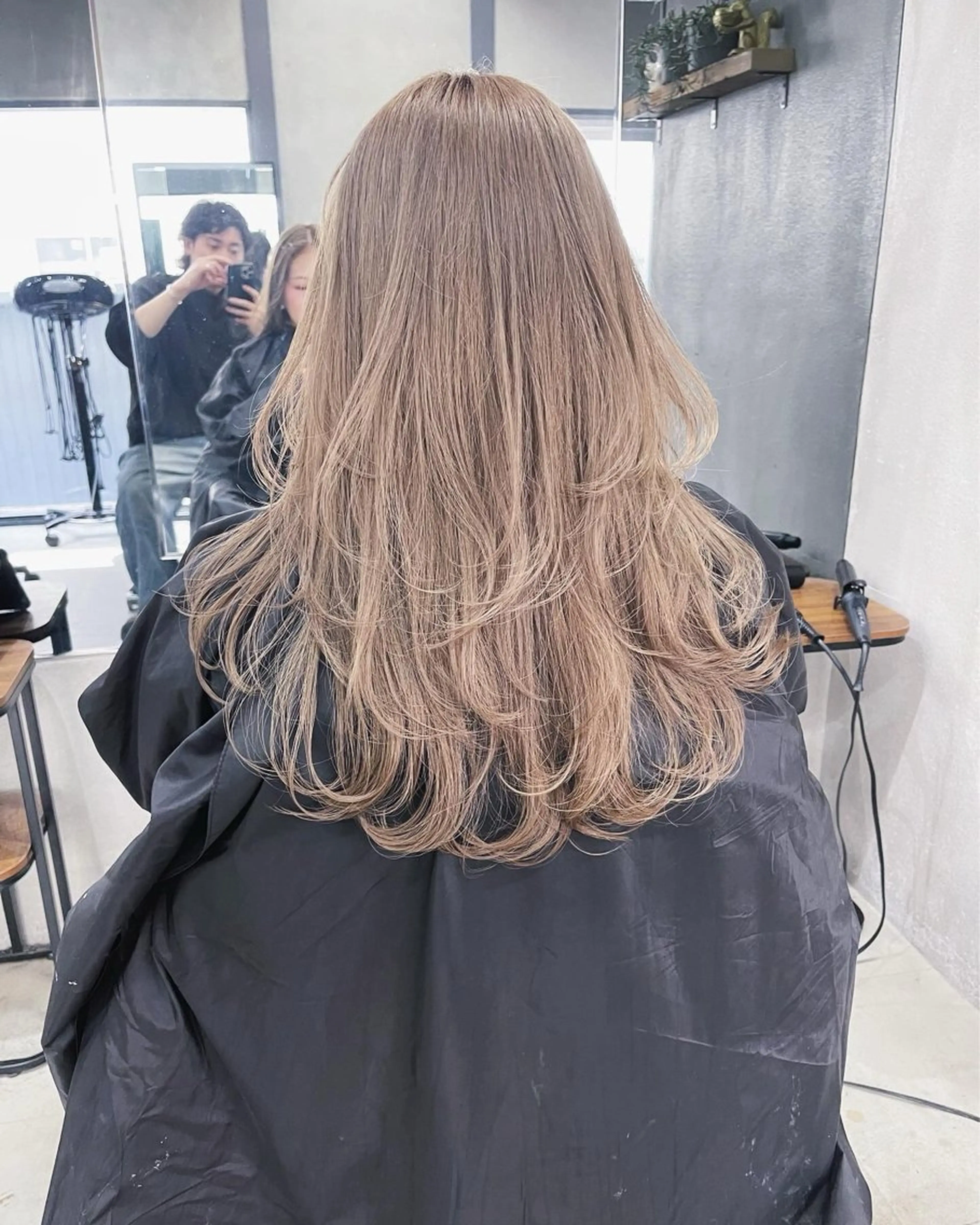 セミロング カラー ベージュカラー ミルクティーベージュ レイヤーカット カット ヘアカラー トリートメント AiM 大名のヘアスタイル