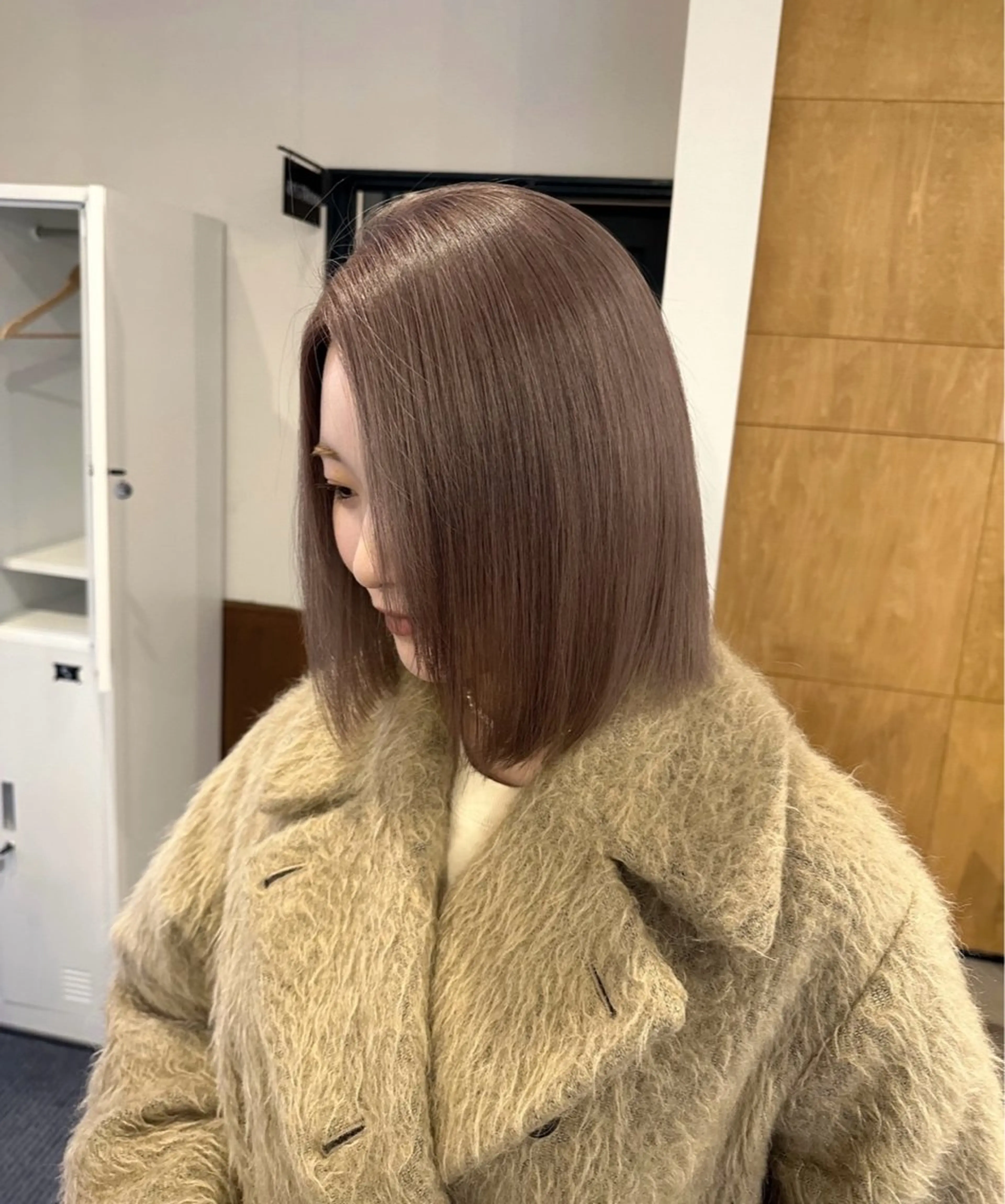 ショート カラー ブリーチ 透明感カラー グレージュ ボブ doos.所属・手嶋 さくらのヘアスタイル