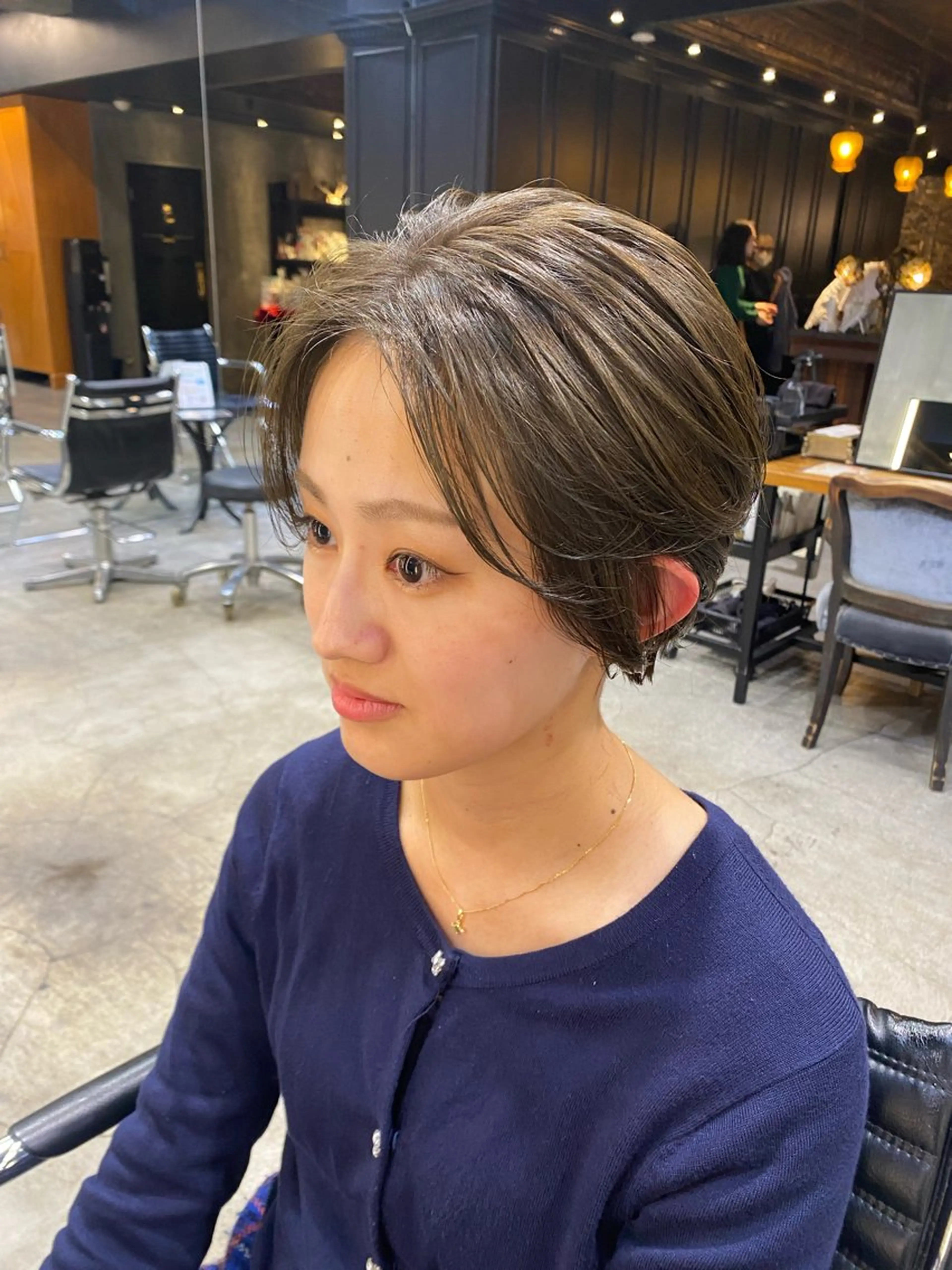 ショート カラー ハンサムショート グレージュ カーキグレージュ ショートヘア ブリーチなしダブル カラー🧸🐺陽介のヘアスタイル