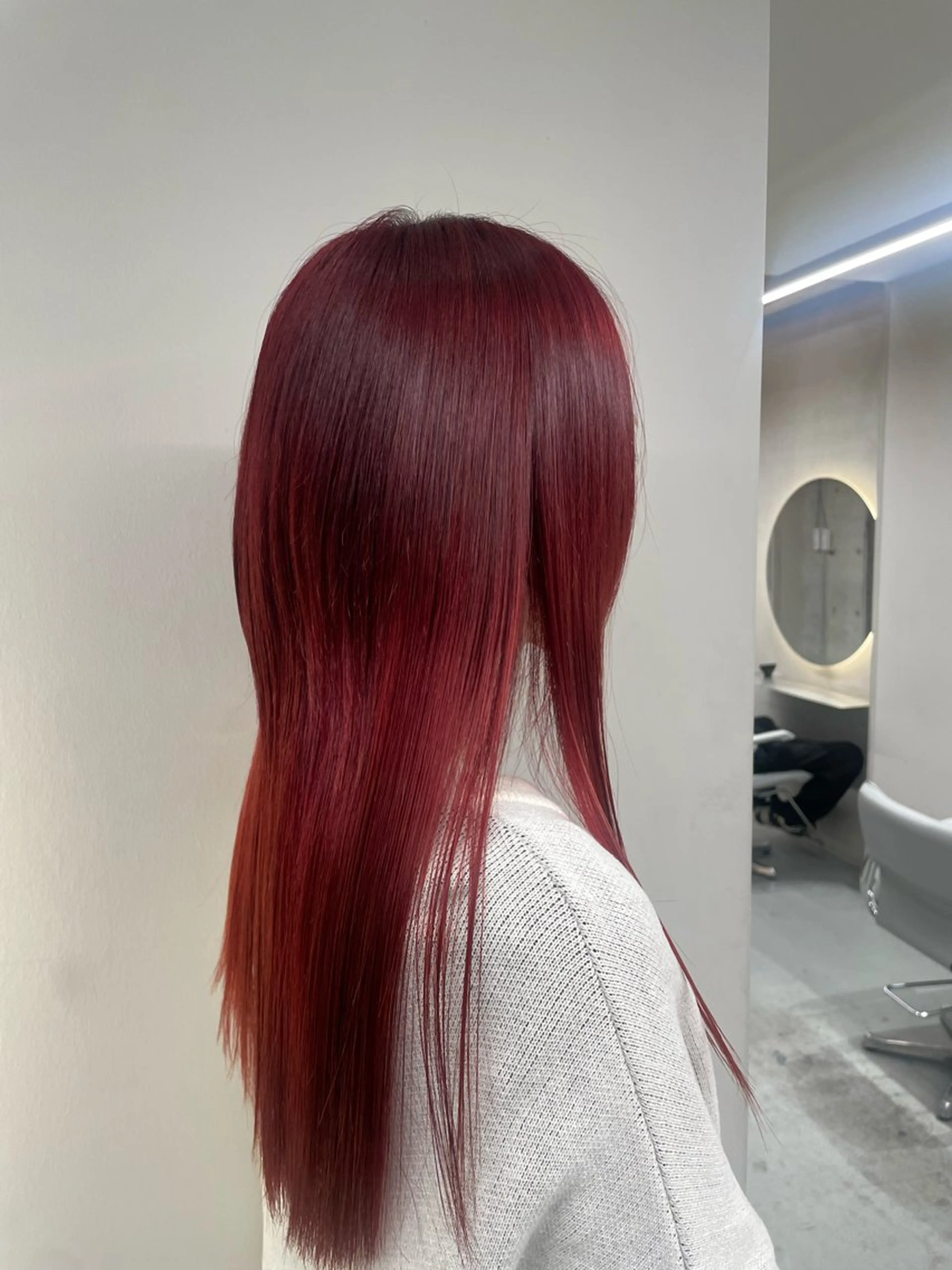 セミロング カラー ブリーチ ボルドーカラー レッドカラー 村田 旭のヘアスタイル