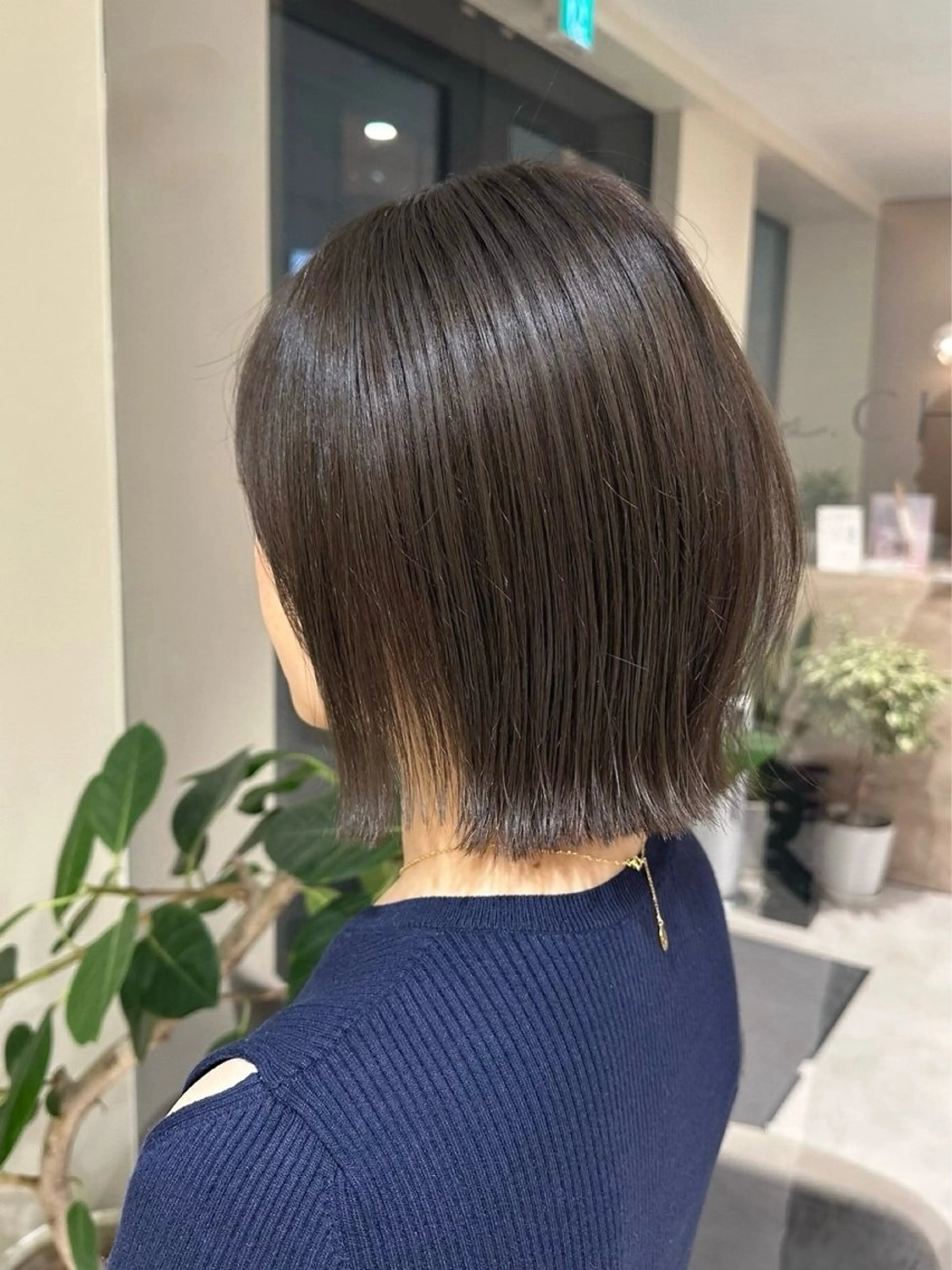 ショート カラー グレージュ ボブ 外ハネヘア カット ヘアカラー 透明感カラー🌿 グレージュ🐺陽介のヘアスタイル