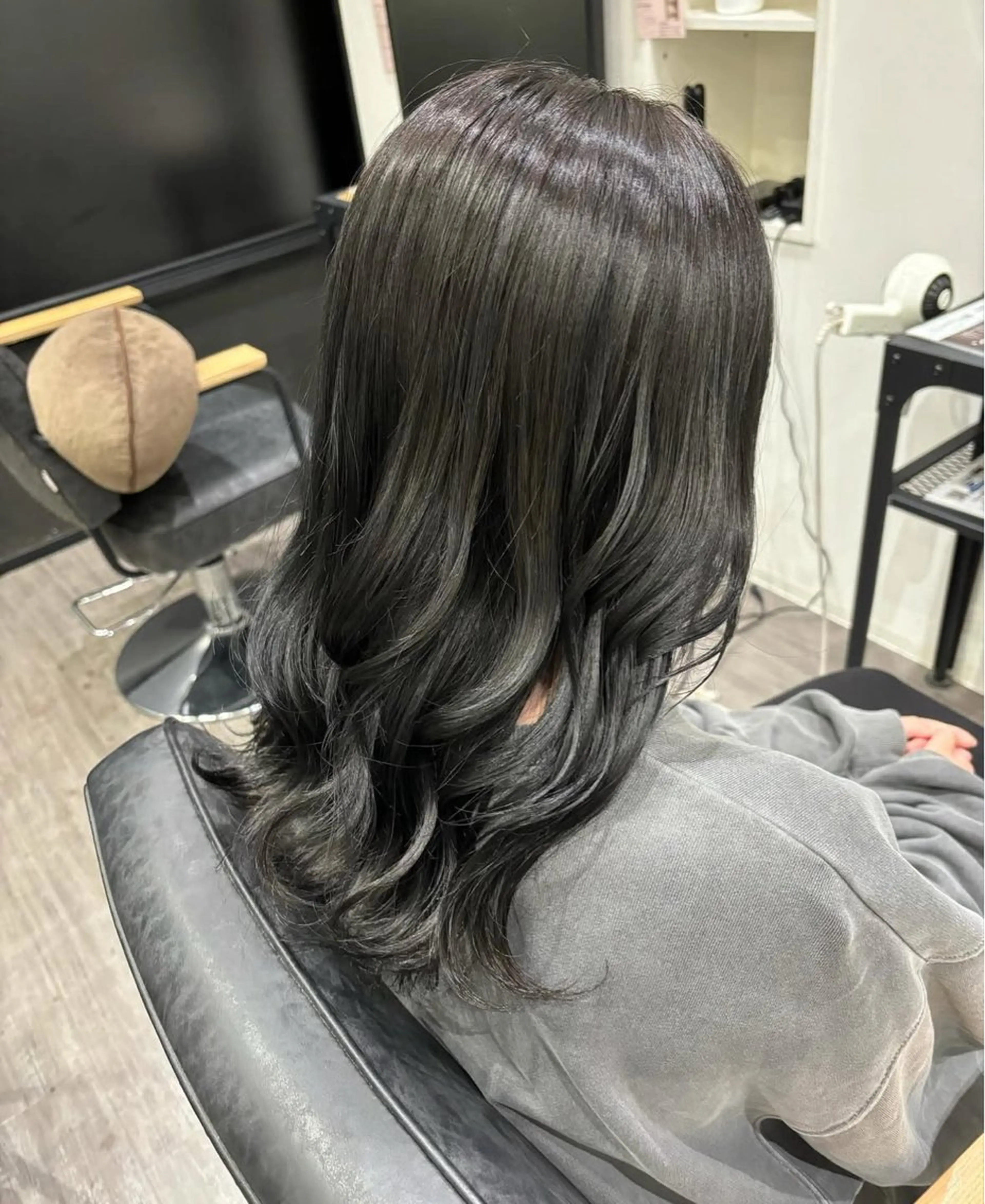 ミディアム カラー 生尾 虹水のヘアスタイル