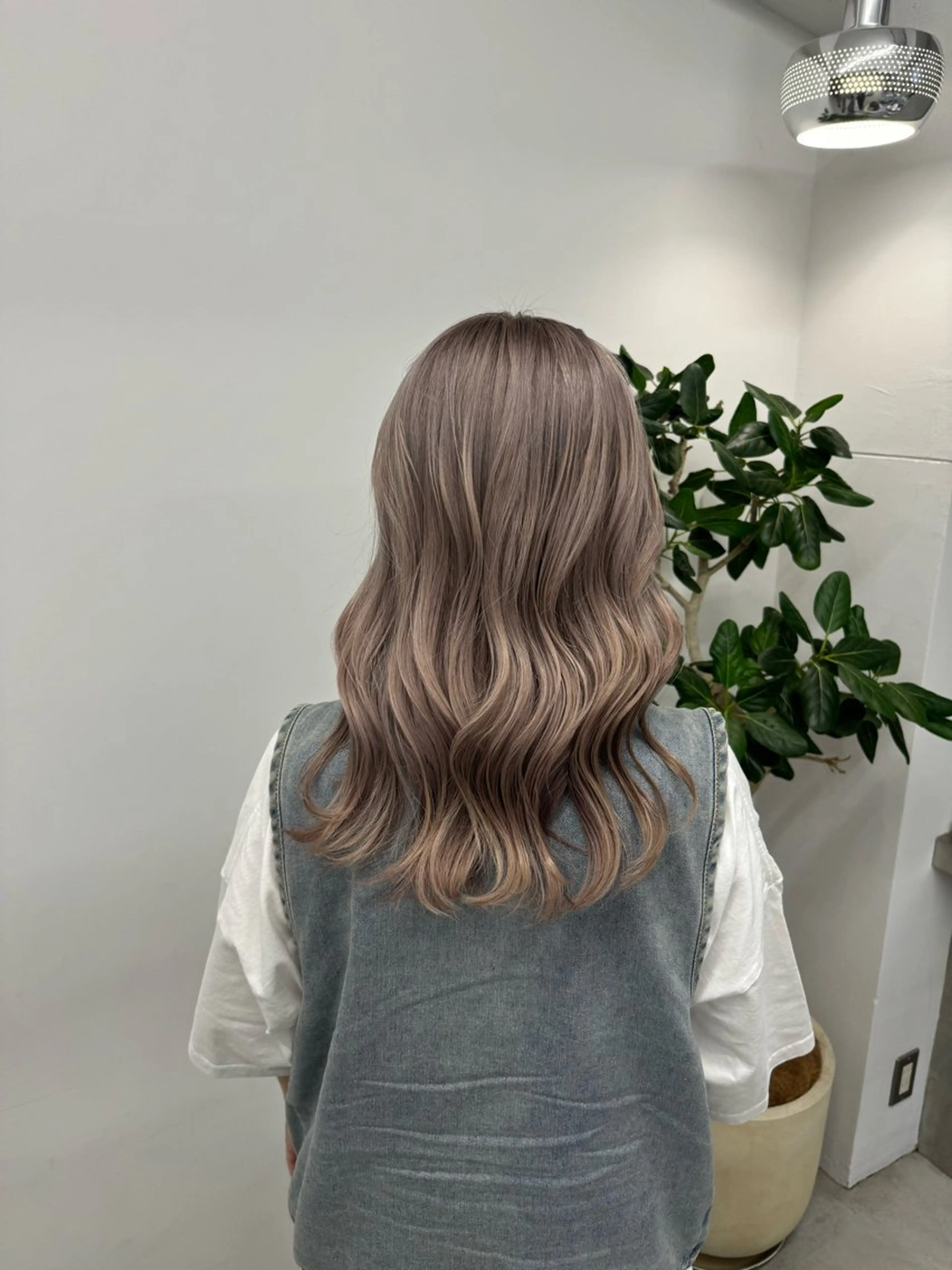 ミディアム カット ヘアカラー INORI|艶カラ ー|フェイスレイヤーのヘアスタイル