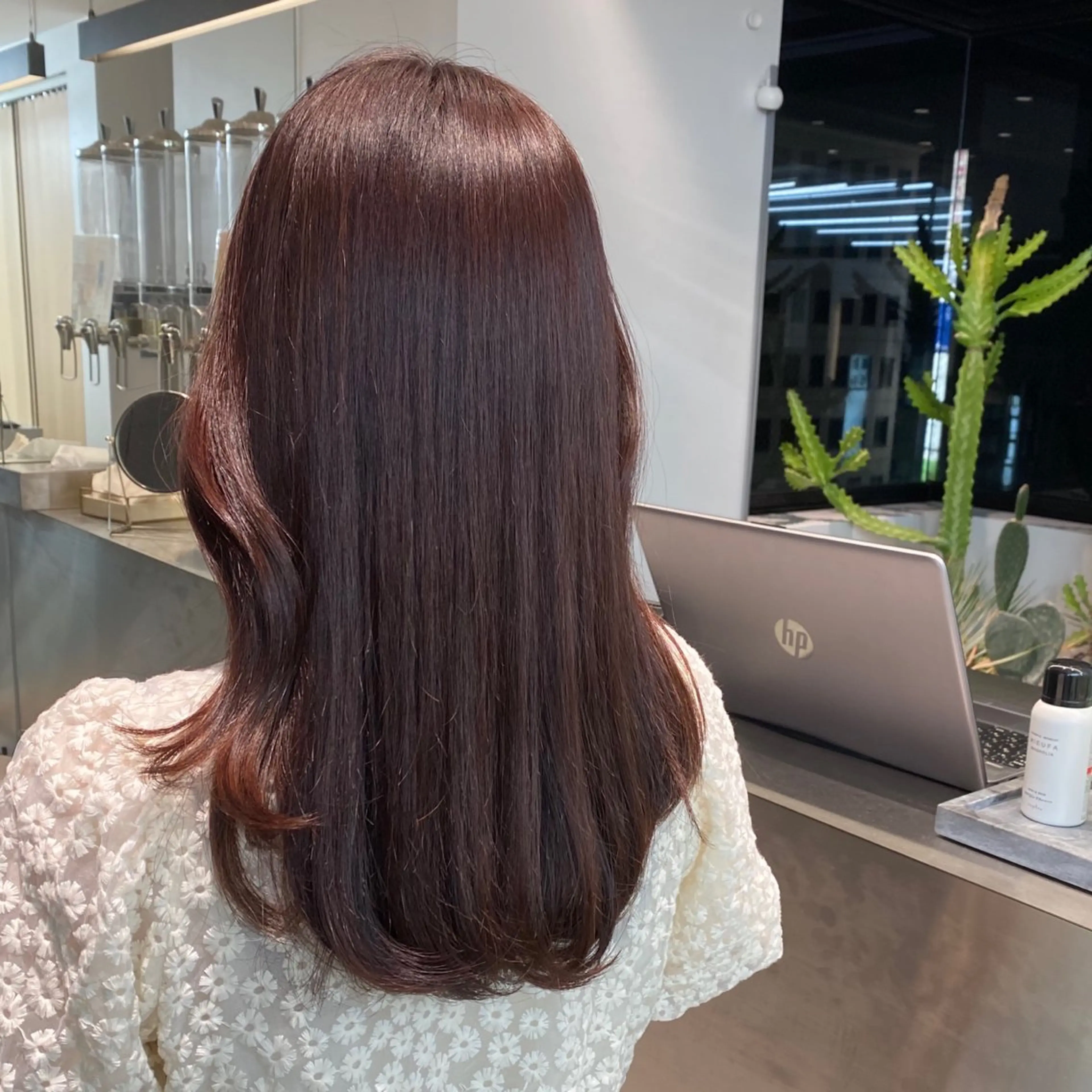 カラー Lond　Chloe所属・りな🌱ショート ☀️レイヤーのヘアスタイル