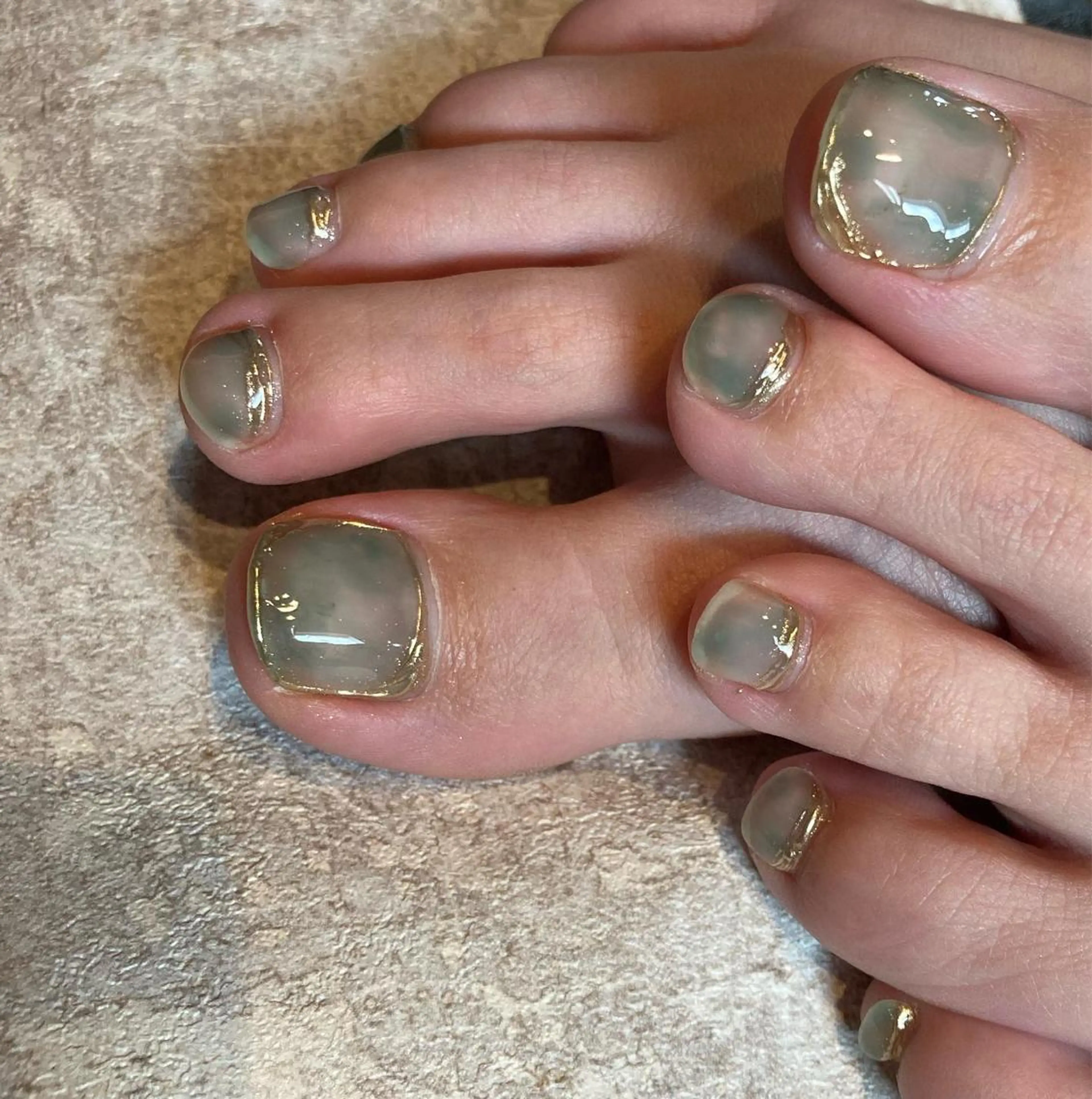 ネイル グリーン フットネイル ou's nail salon所属・小林 桜のネイルデザイン