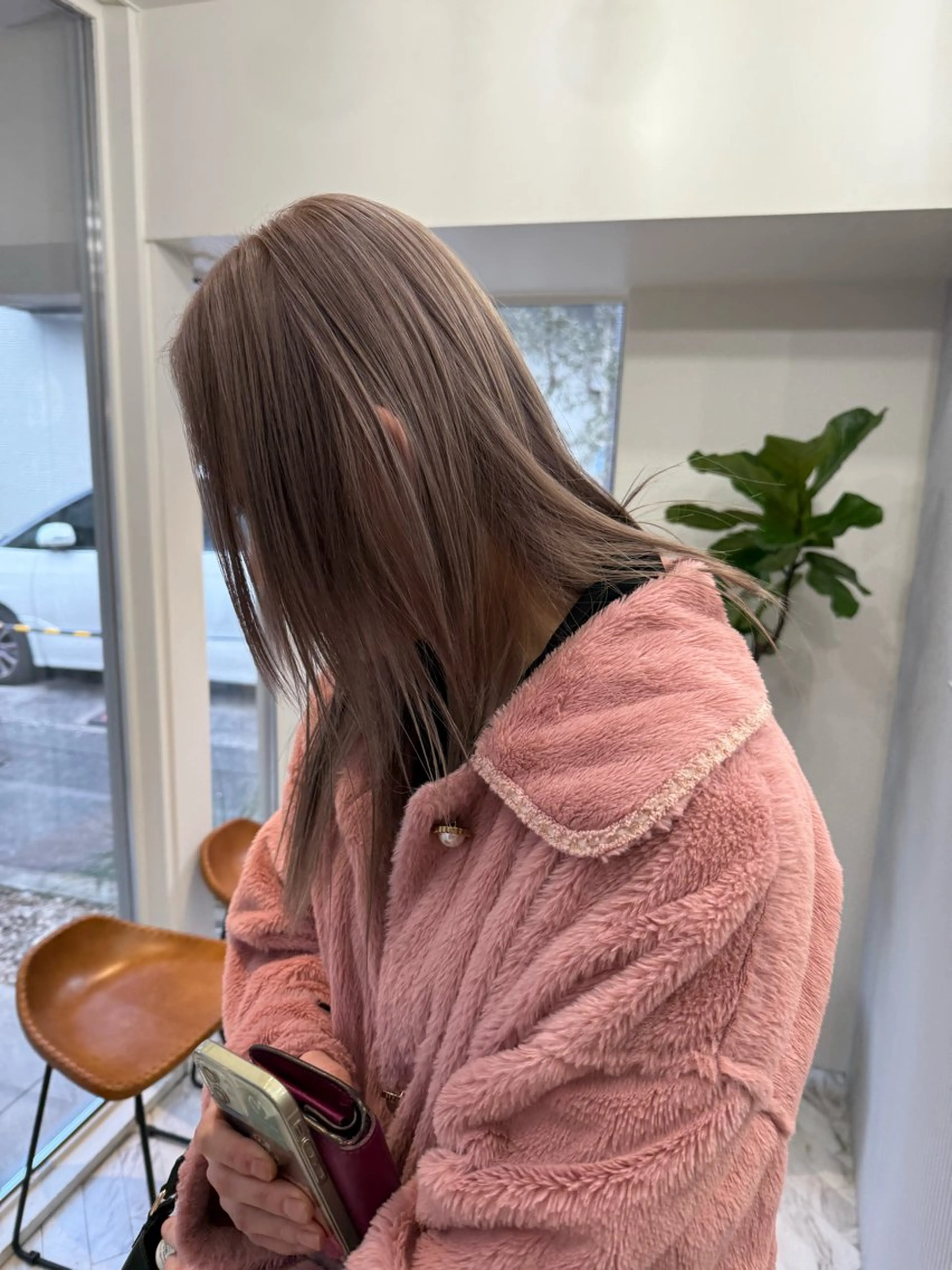 ロング カラー ミルクティー× グレージュMOMOのヘアスタイル