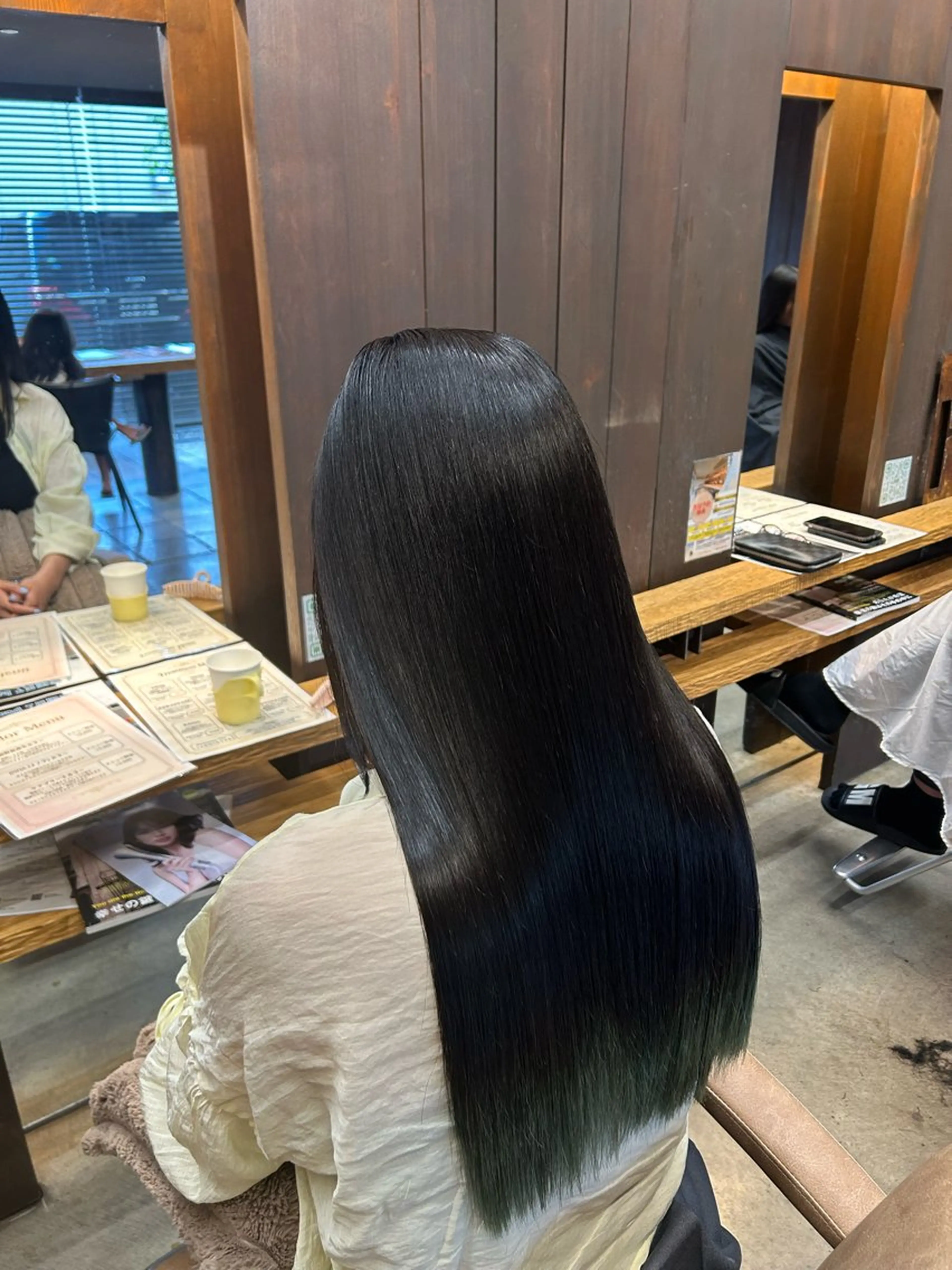ロング カット 縮毛矯正 トリートメント 愛敬 響のヘアスタイル