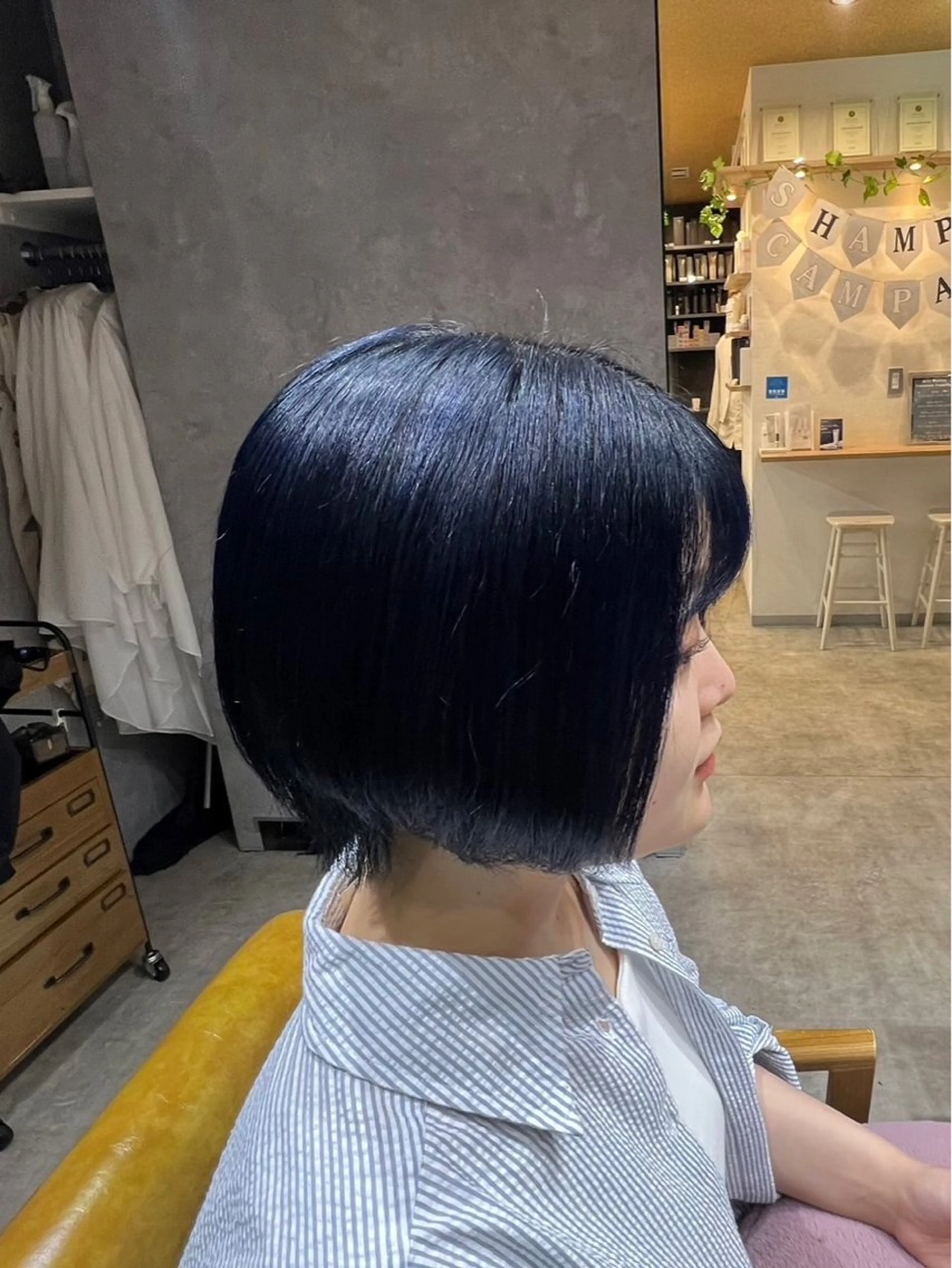 ショート カラー ブリーチ ネイビーカラー カットモデル募集中 🐈chihiroのヘアスタイル