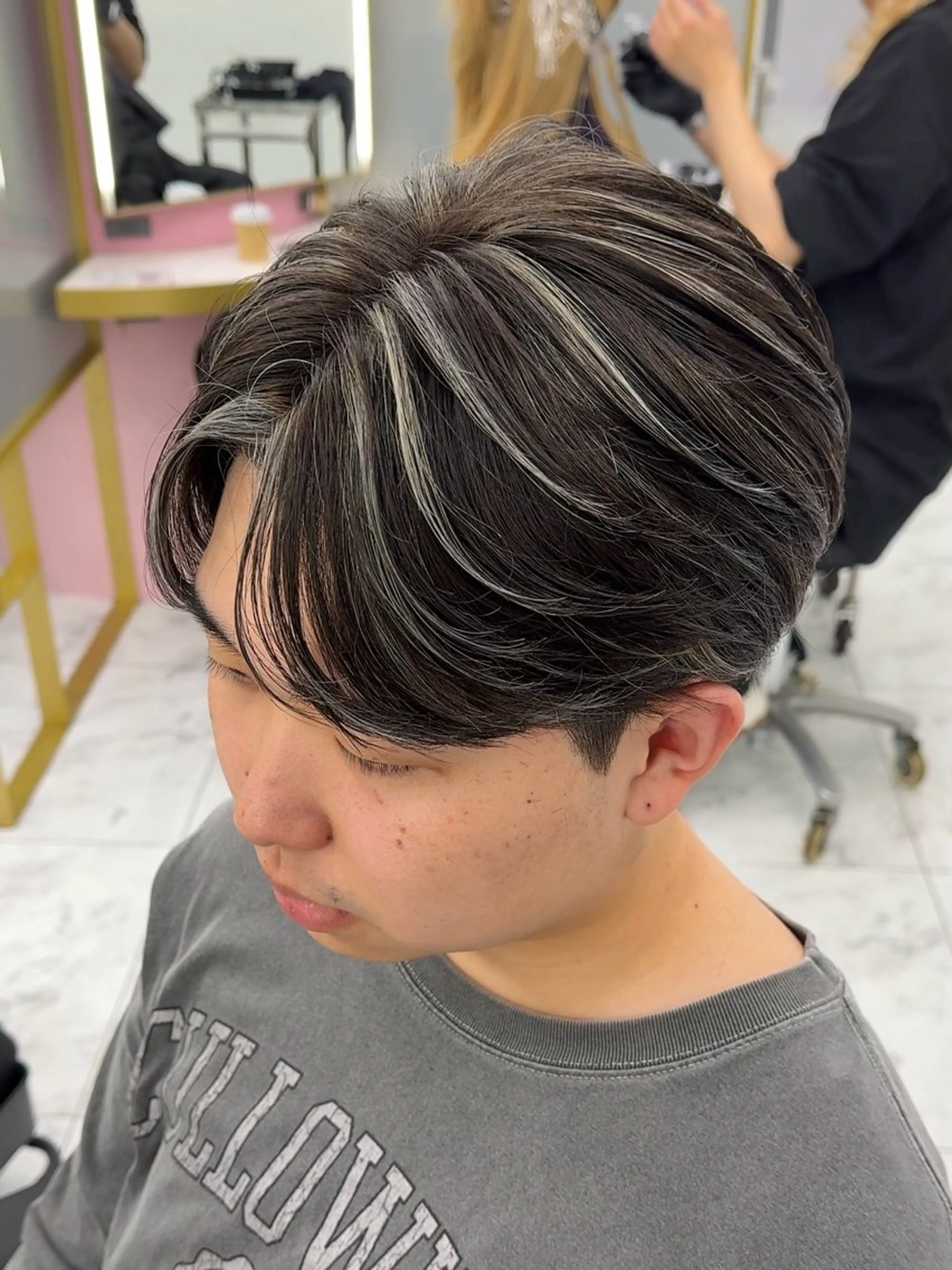カラー メンズ カット ヘアカラー トリートメント 𝐚𝐨𝐢 メンズ ‪‪/メッシュのヘアスタイル