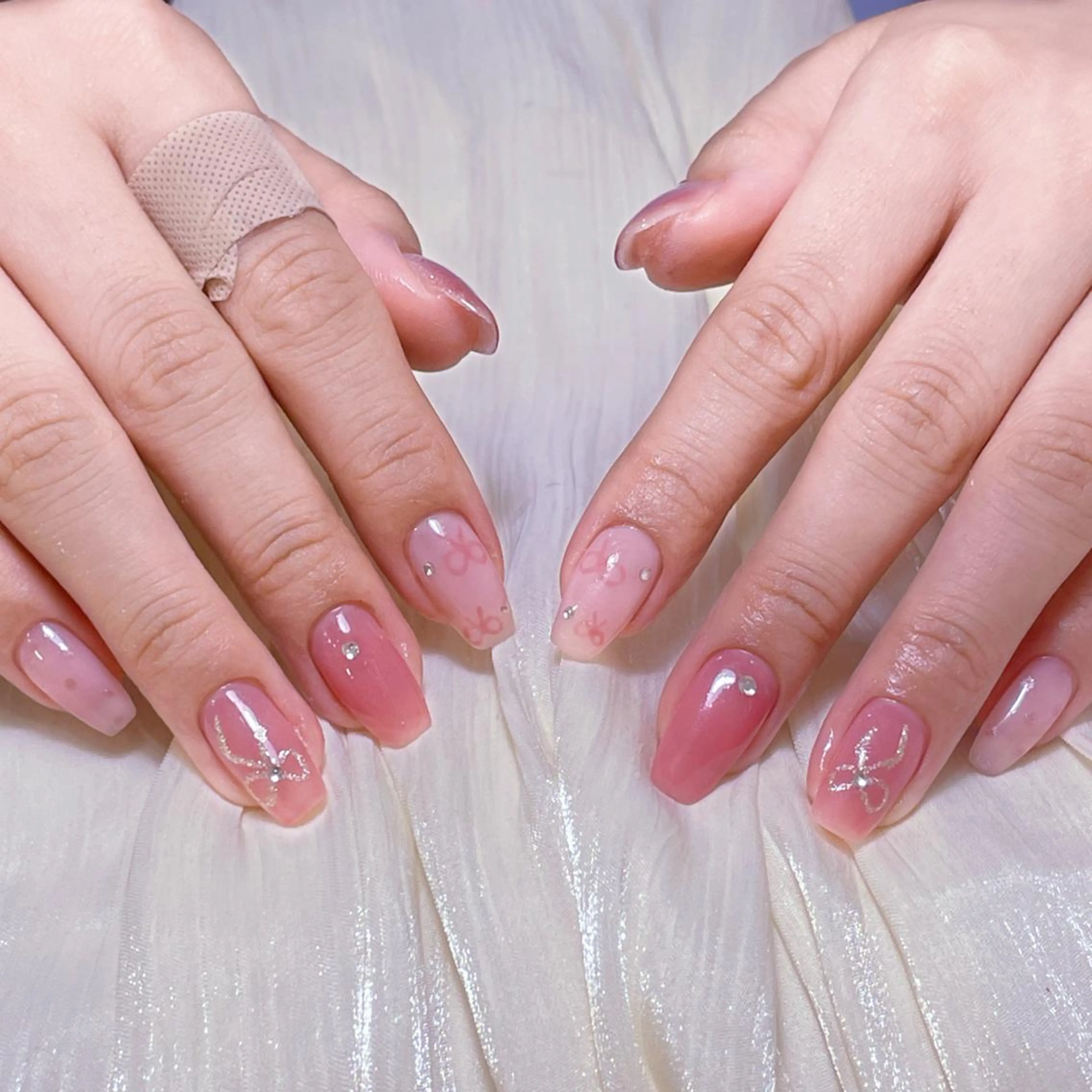 ネイル アートネイル オーロラネイル ガーリー キラキラネイル 韓国ネイル ハンドネイル Nail Monsterのネイルデザイン