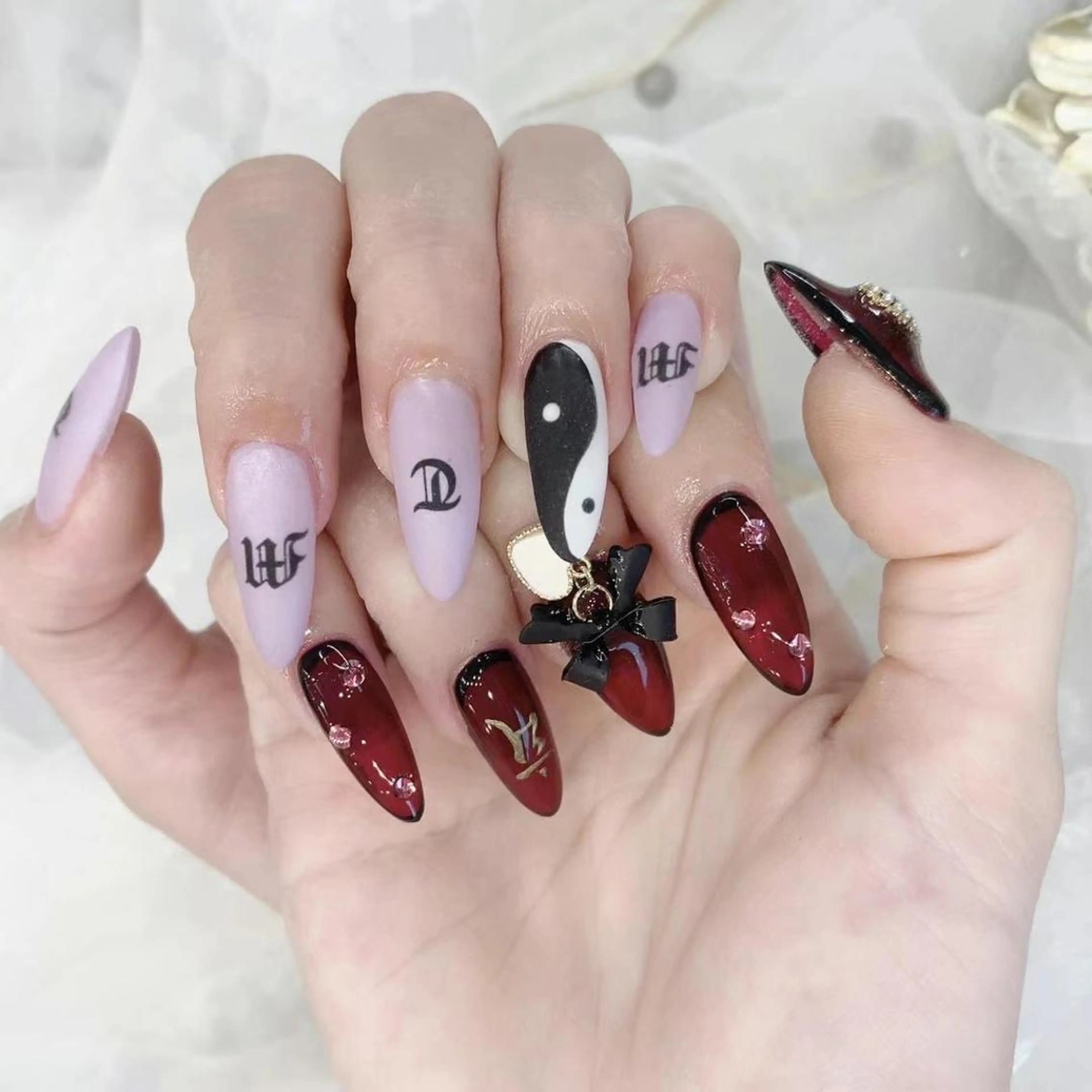 ネイル ボルドー ハート 赤色 リボン Babarla Nailのネイルデザイン