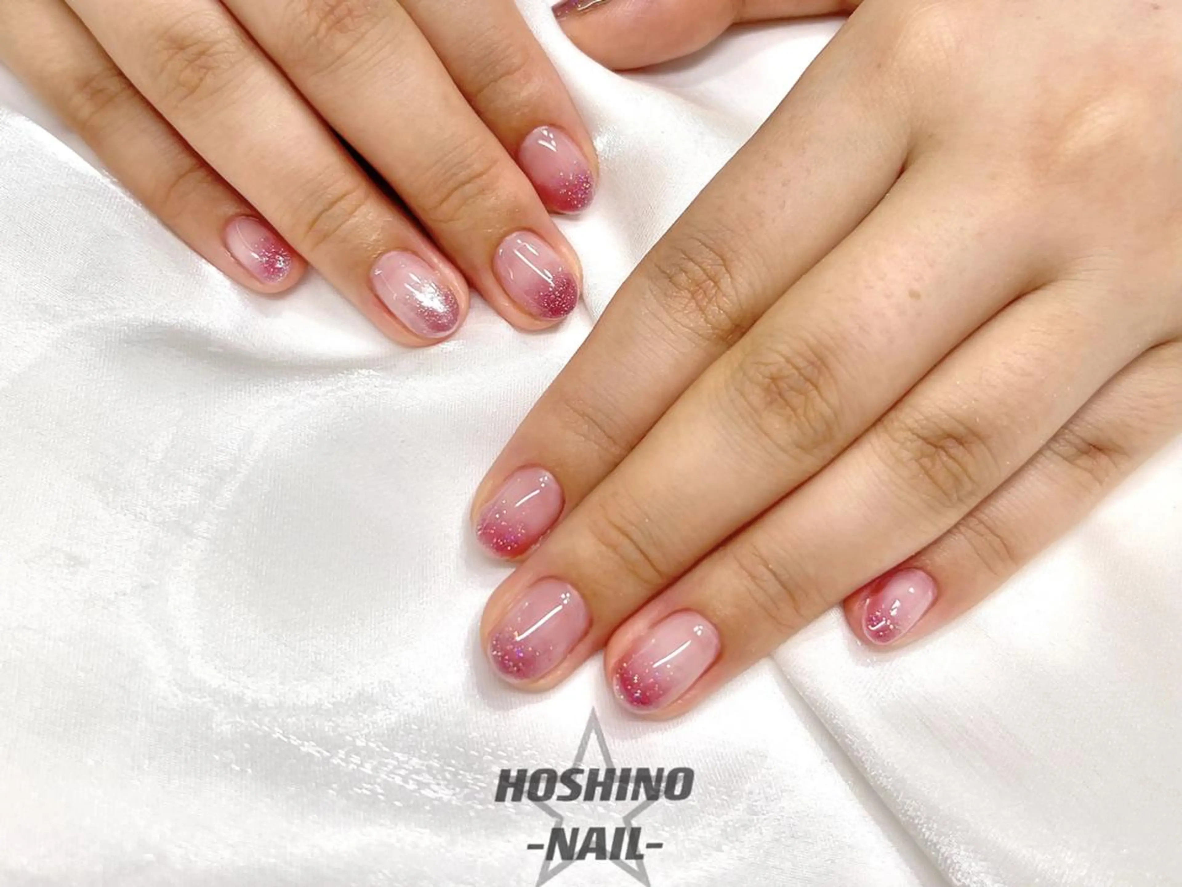 ネイル グラデーション キラキラネイル ラメ(グリッター) ラメグラデーション オフィスネイル ハンドネイル ★HOSHINO NAIL★ナナミのネイルデザイン