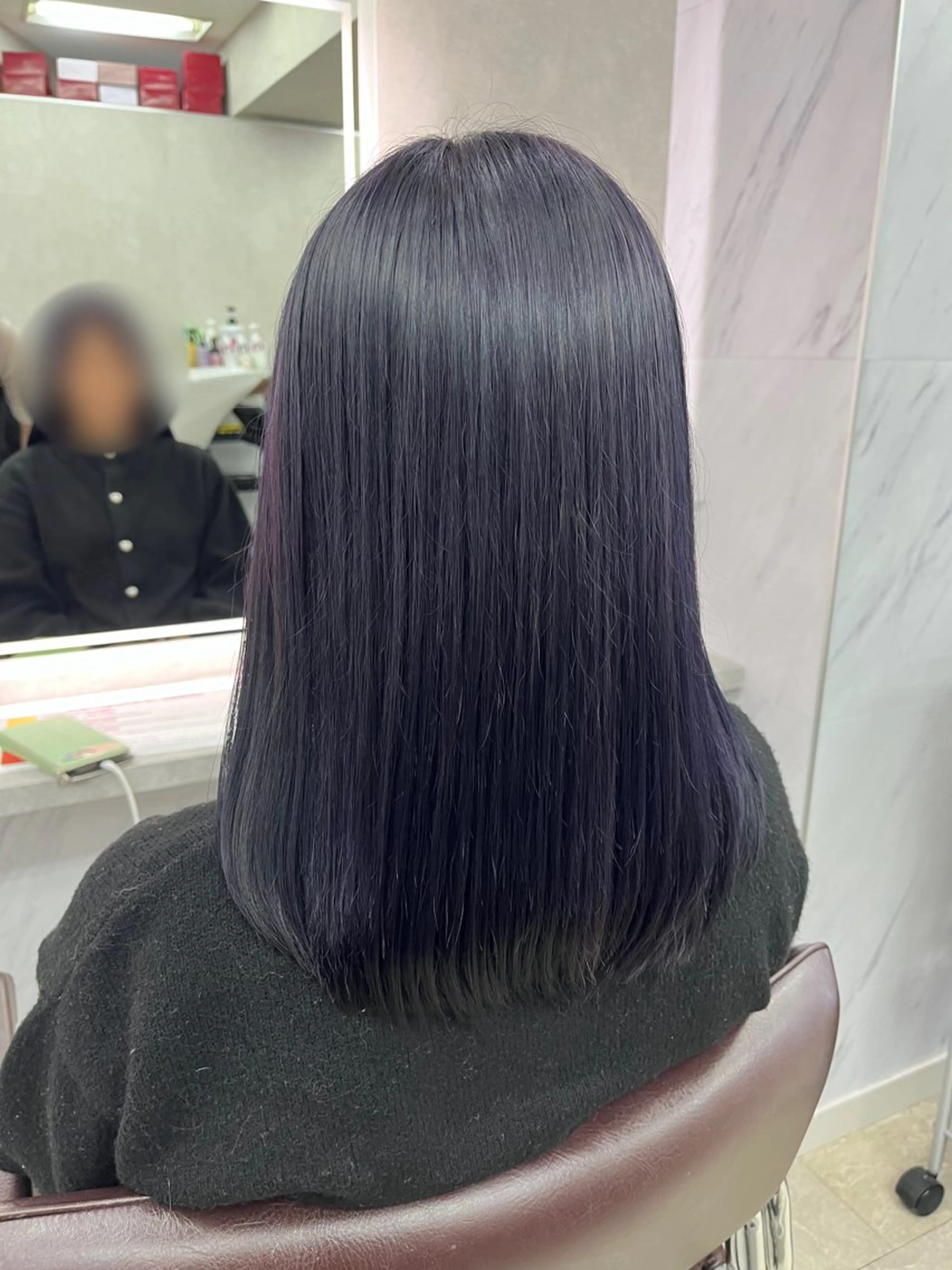 ミディアム DC カラーモデルのヘアスタイル