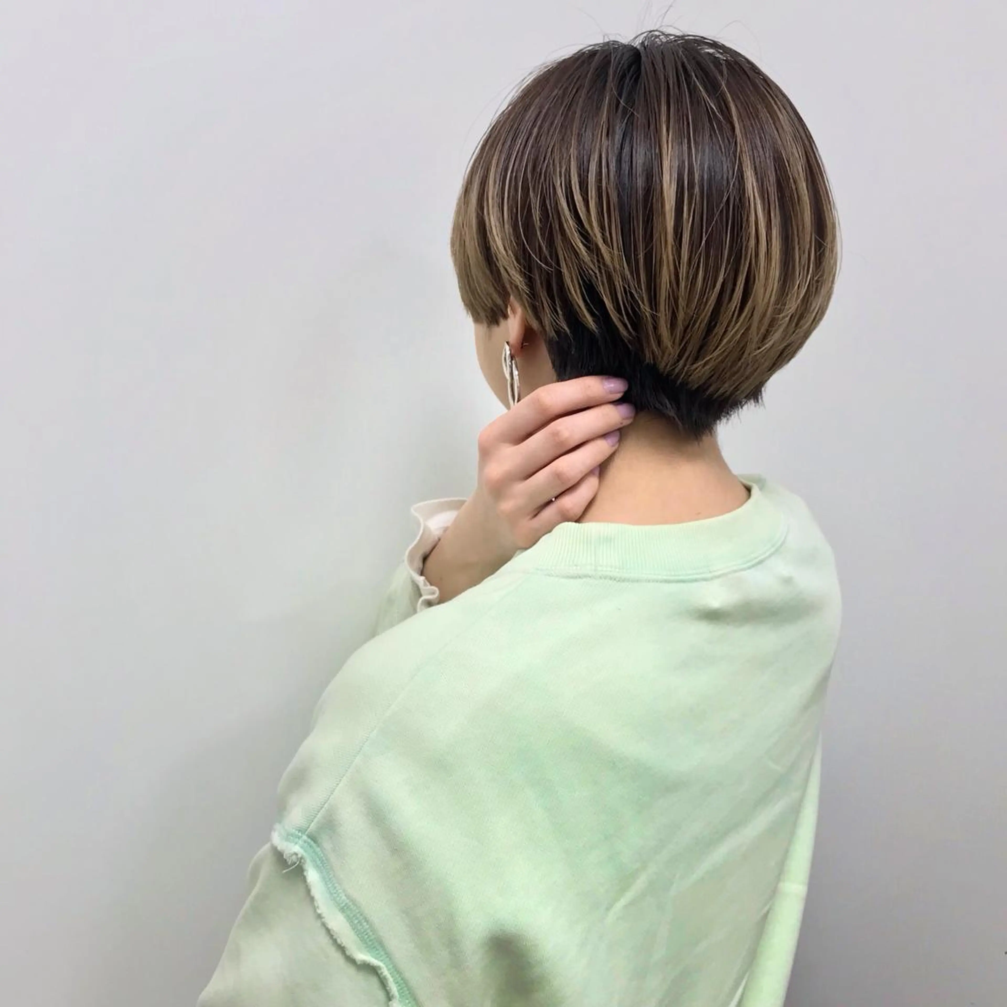 ショート カラー ハイライトカラー ハイライト HARUNA🤍 色持ち良いツヤ髪のヘアスタイル
