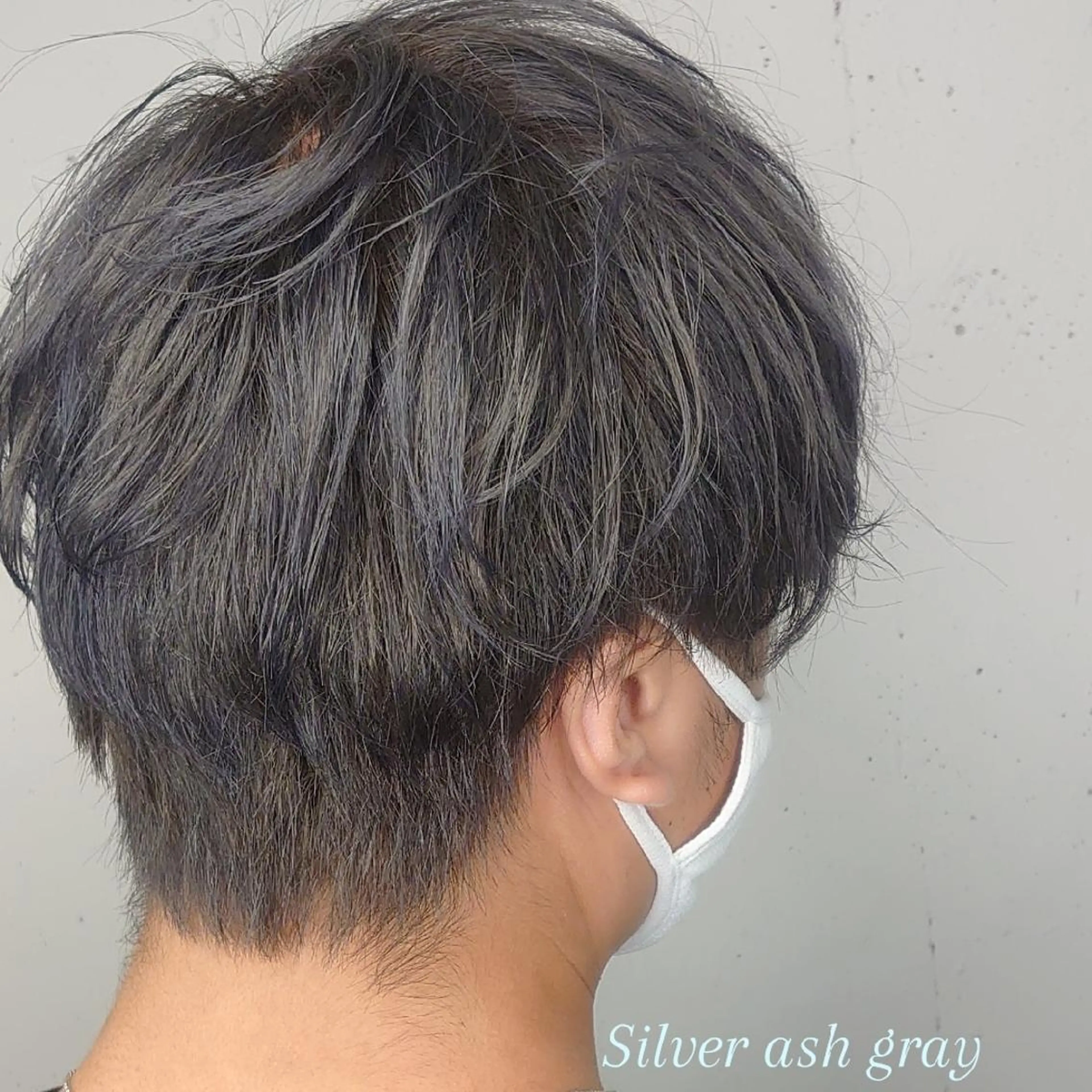 ショート カラー アッシュ アッシュグレー ブリーチ 透明感カラー シルバー E Komo hair所属・Wow❕E Komo hair 永井一輝のヘアスタイル