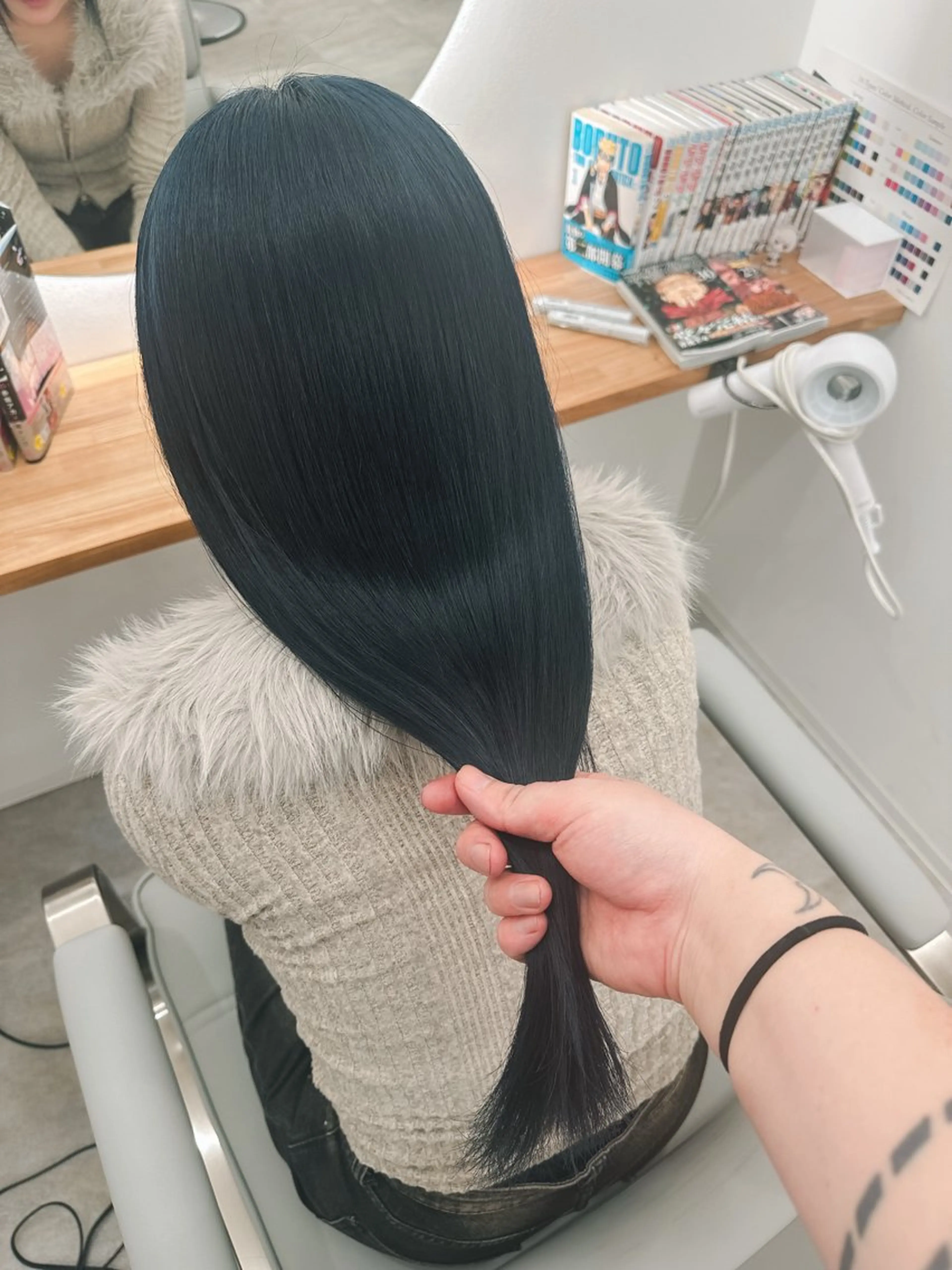 ロング カラー ダークグレー ダークグレージュ グレージュ ネイビーカラー カット ヘアカラー 縮毛矯正 トリートメント レイヤー/ウルフ/ ハッシュカット/ダイのヘアスタイル