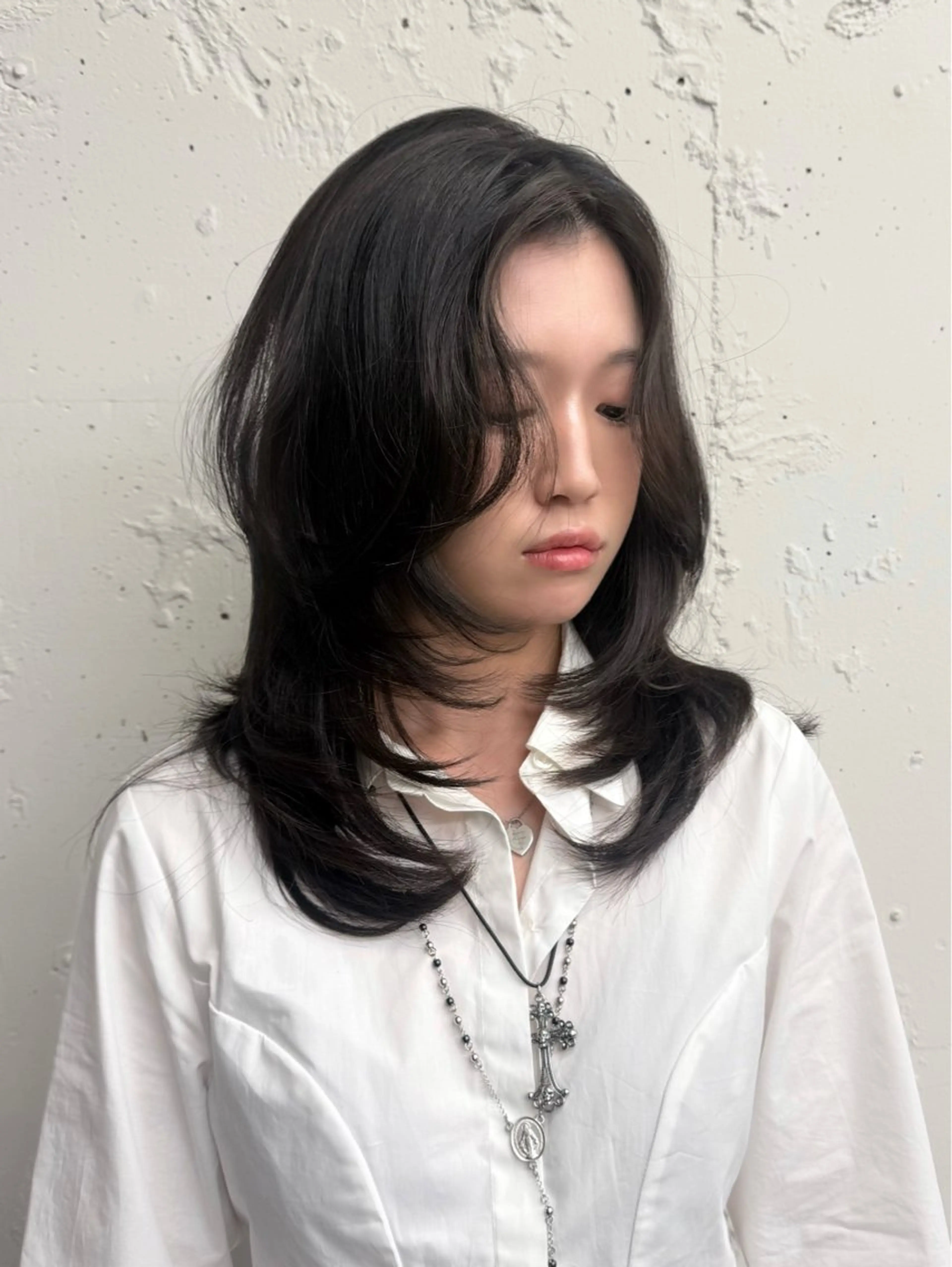 ミディアム レイヤーカット カット RINA ブリーチ / 海外レイヤーのヘアスタイル