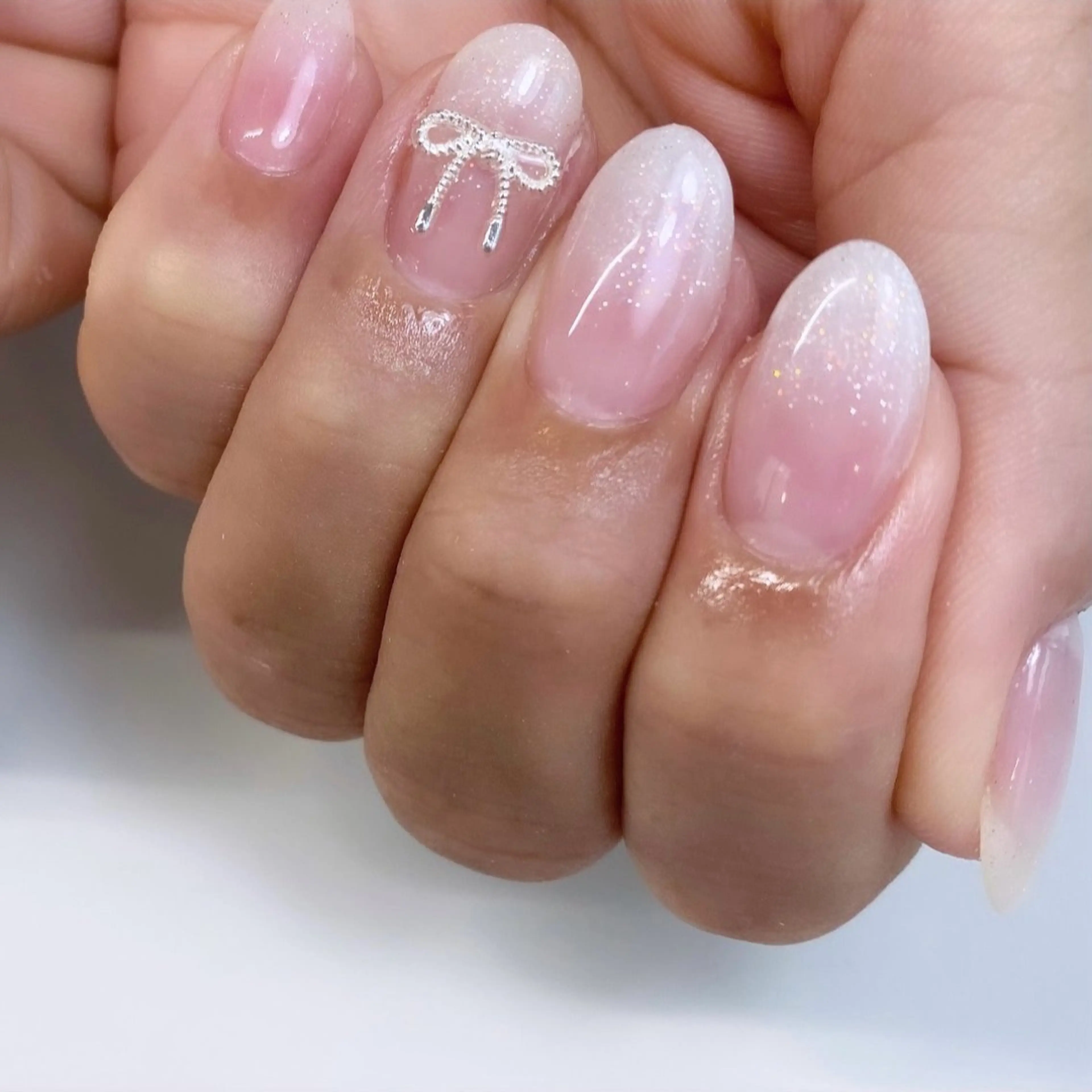 ネイル ラメ(グリッター) ラメグラデーション リボン ハンドネイル LYLY yukiのネイルデザイン