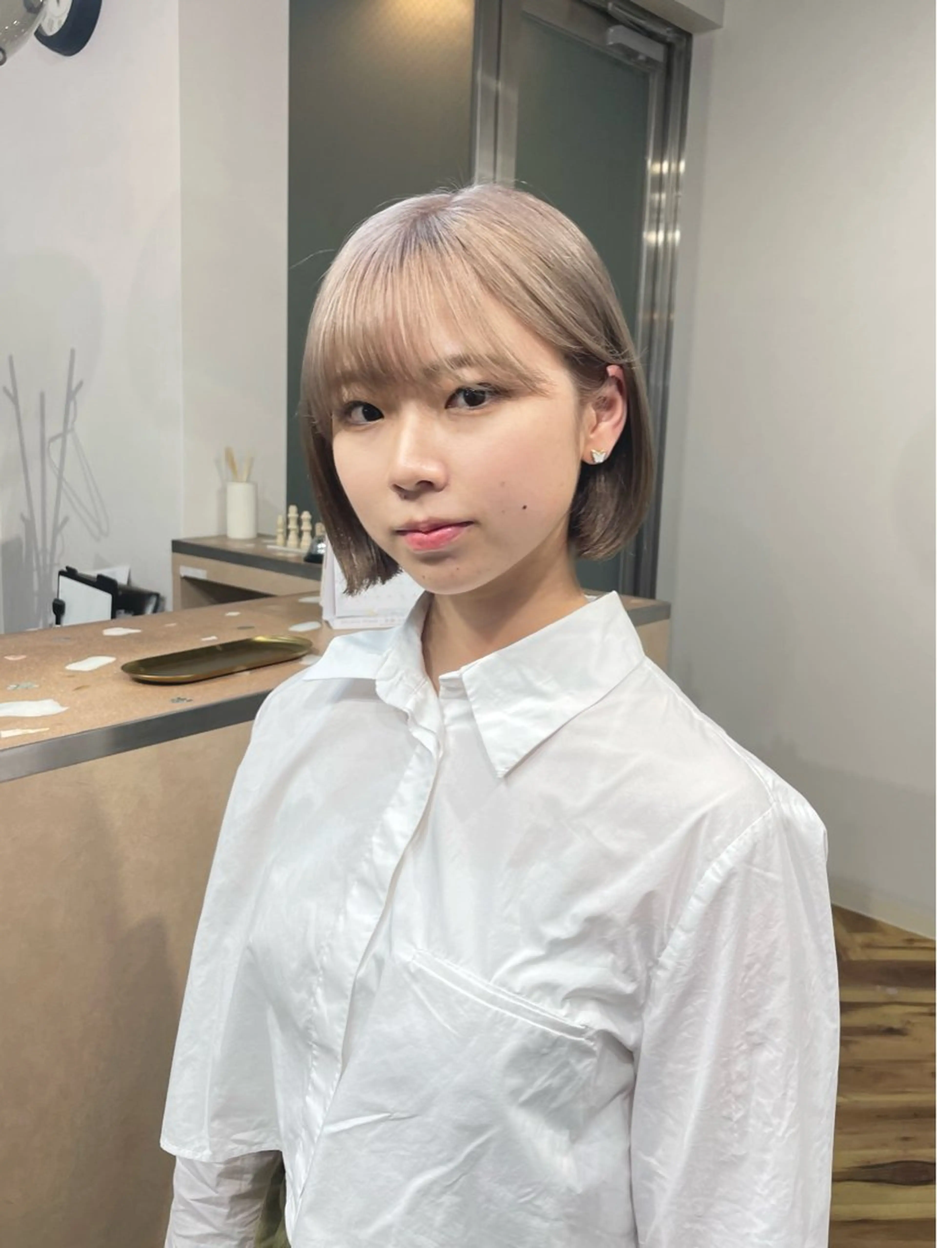 ミディアム カラー シルバー lani hair salon所属・SHOTO ハイトー ン/デザインカラーのヘアスタイル