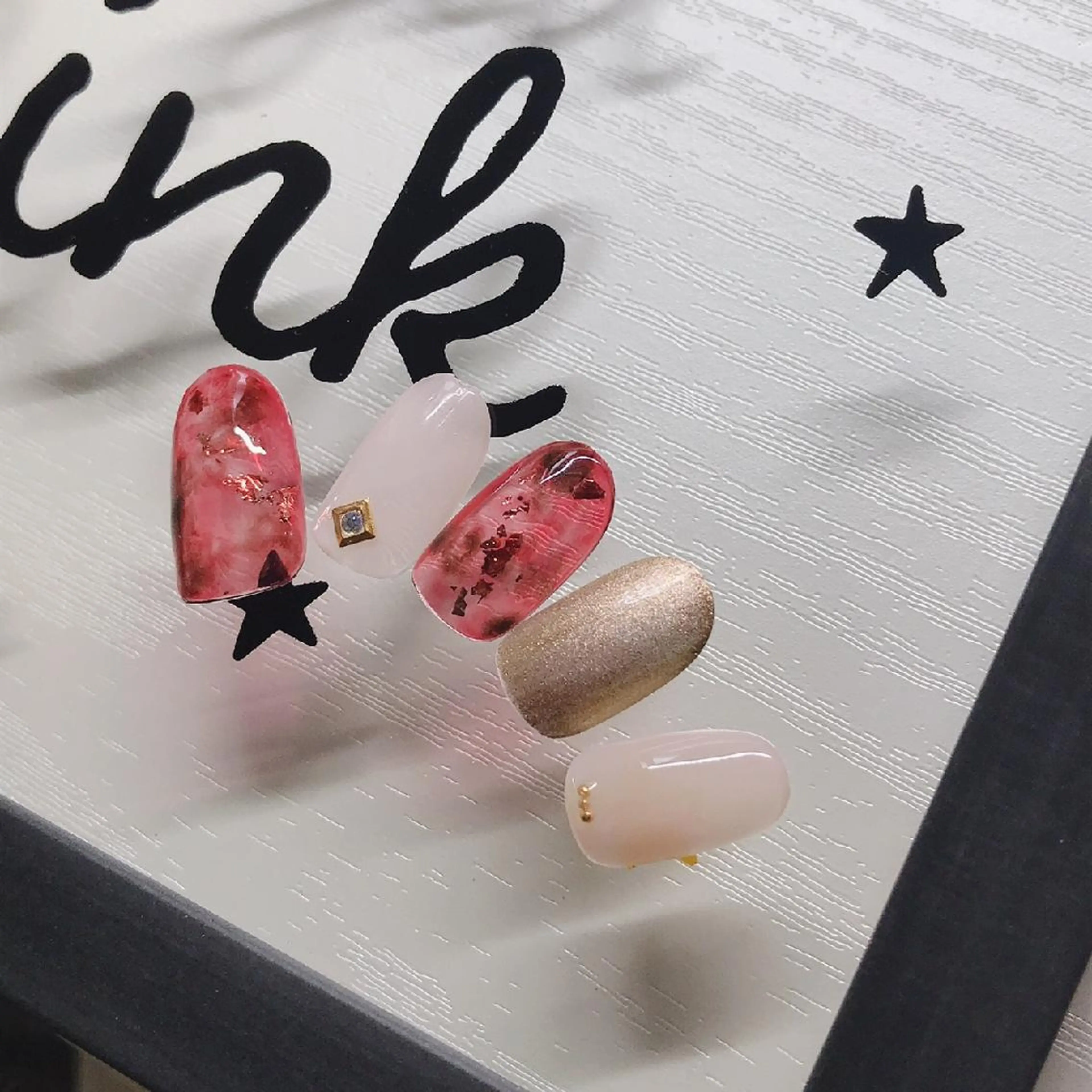 ネイル べっ甲ネイル 赤色 爪工房ぱるっこ所属・川岡 香を里のネイルデザイン