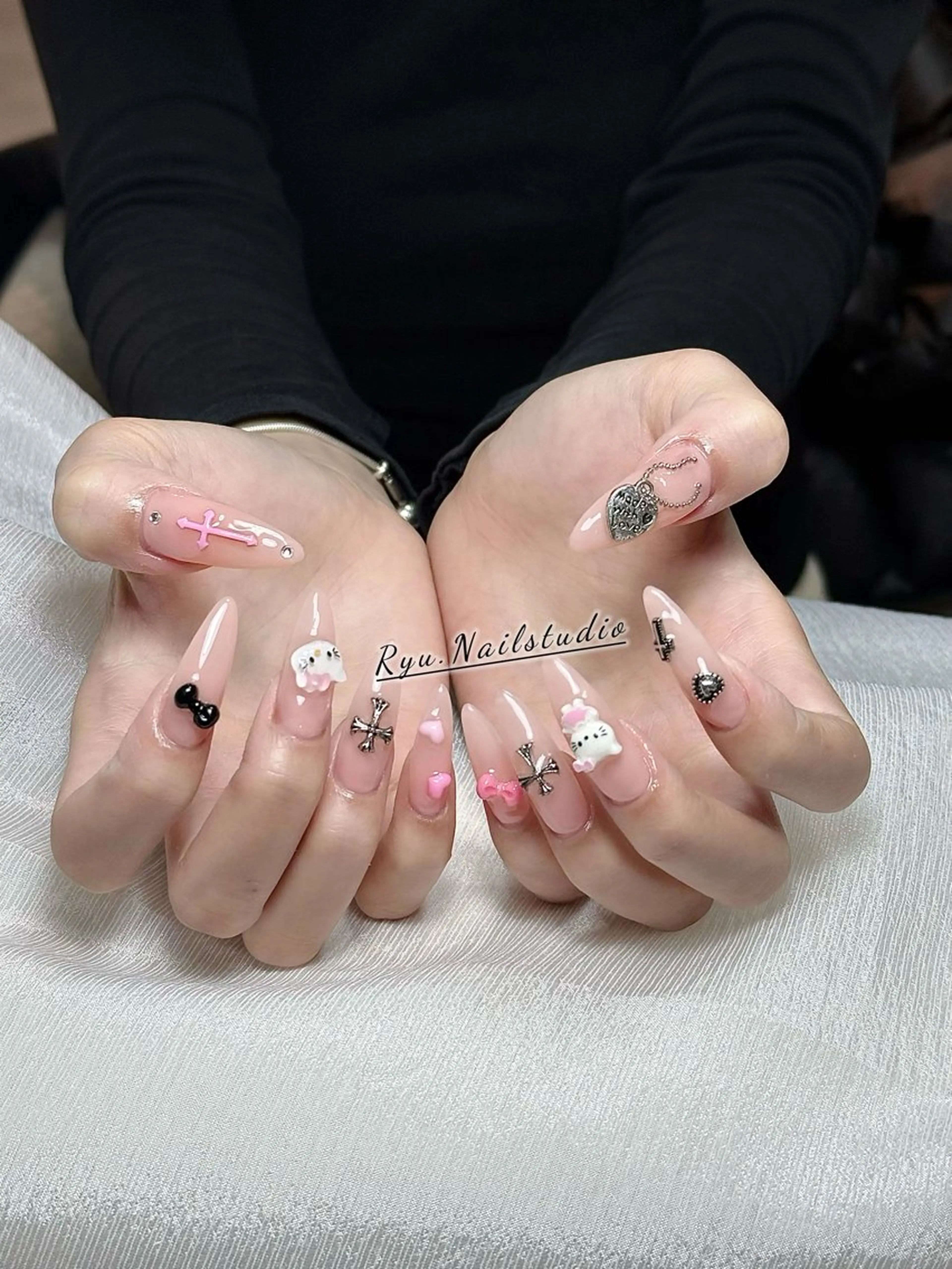 ネイル アートネイル ジェルネイル キラキラネイル ミラーネイル ニュアンスネイル ハンドネイル Ryu Nail Studio所属・Ryu Nail Studioのネイルデザイン