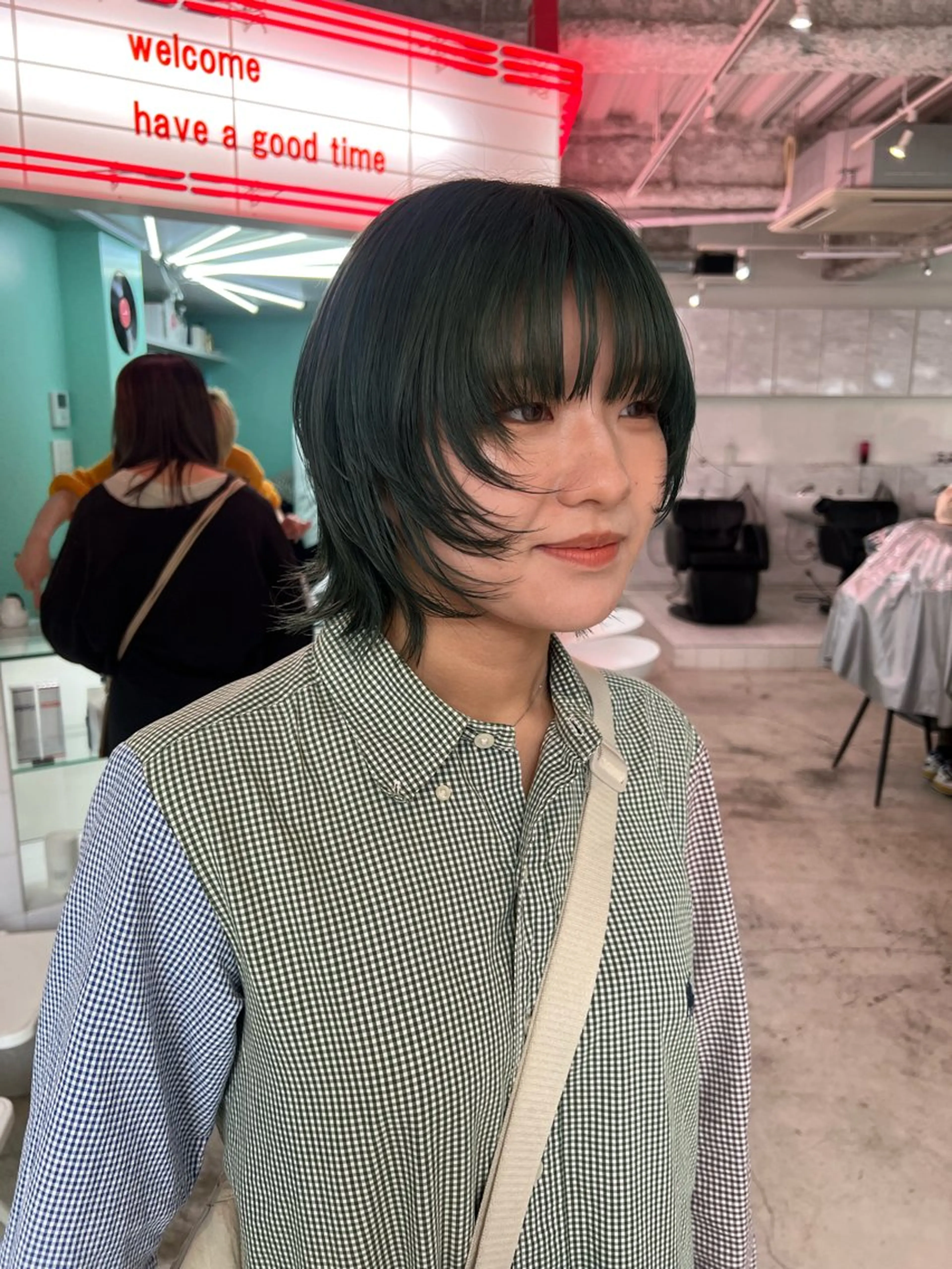 ミディアム カット ヘアカラー 💥ウルフカット デザインあんな💥のヘアスタイル