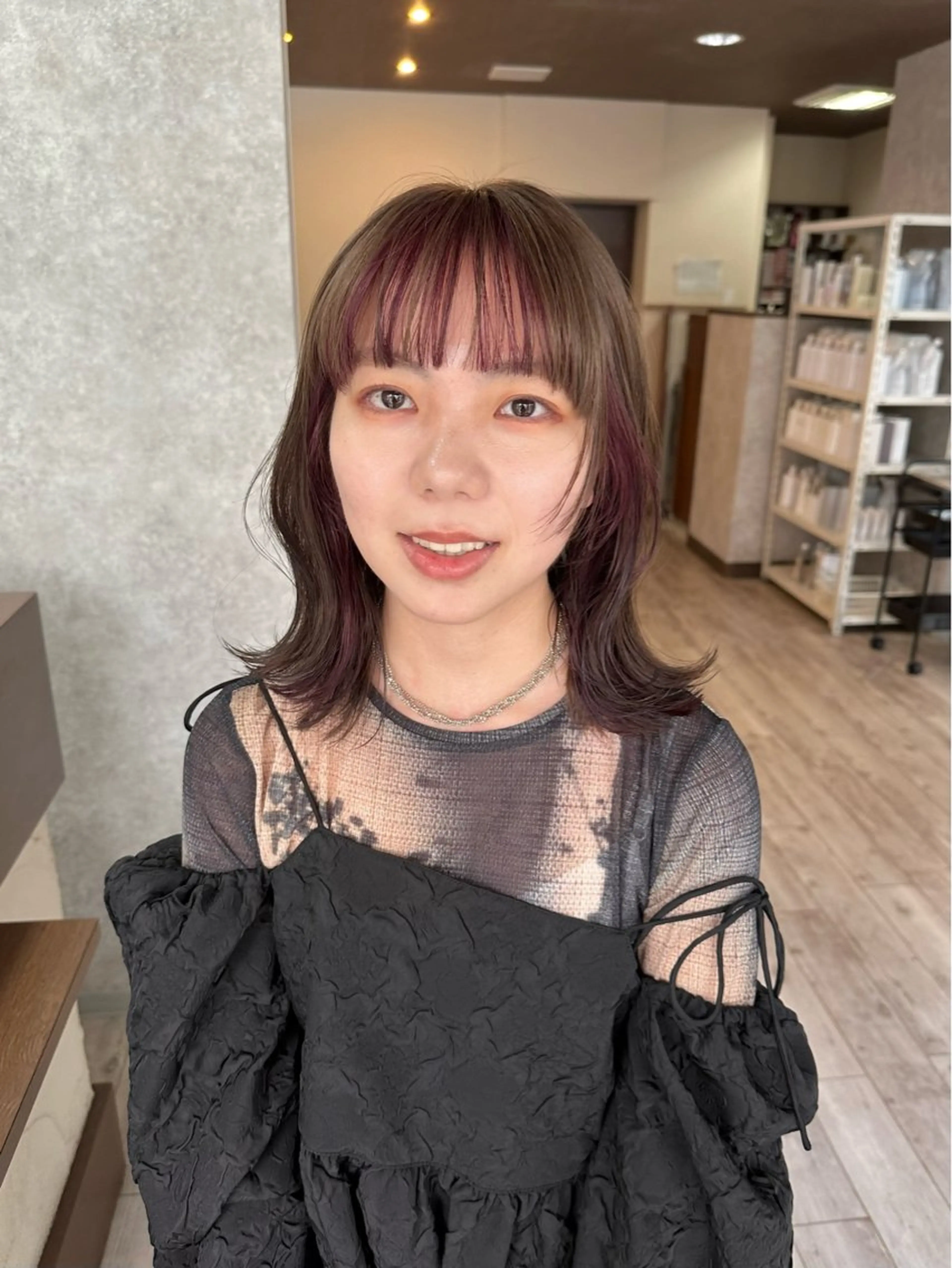 ミディアム カラー ブリーチ インナーカラー カット ヘアカラー トリートメント 高橋 みく/ minim 暖色のヘアスタイル