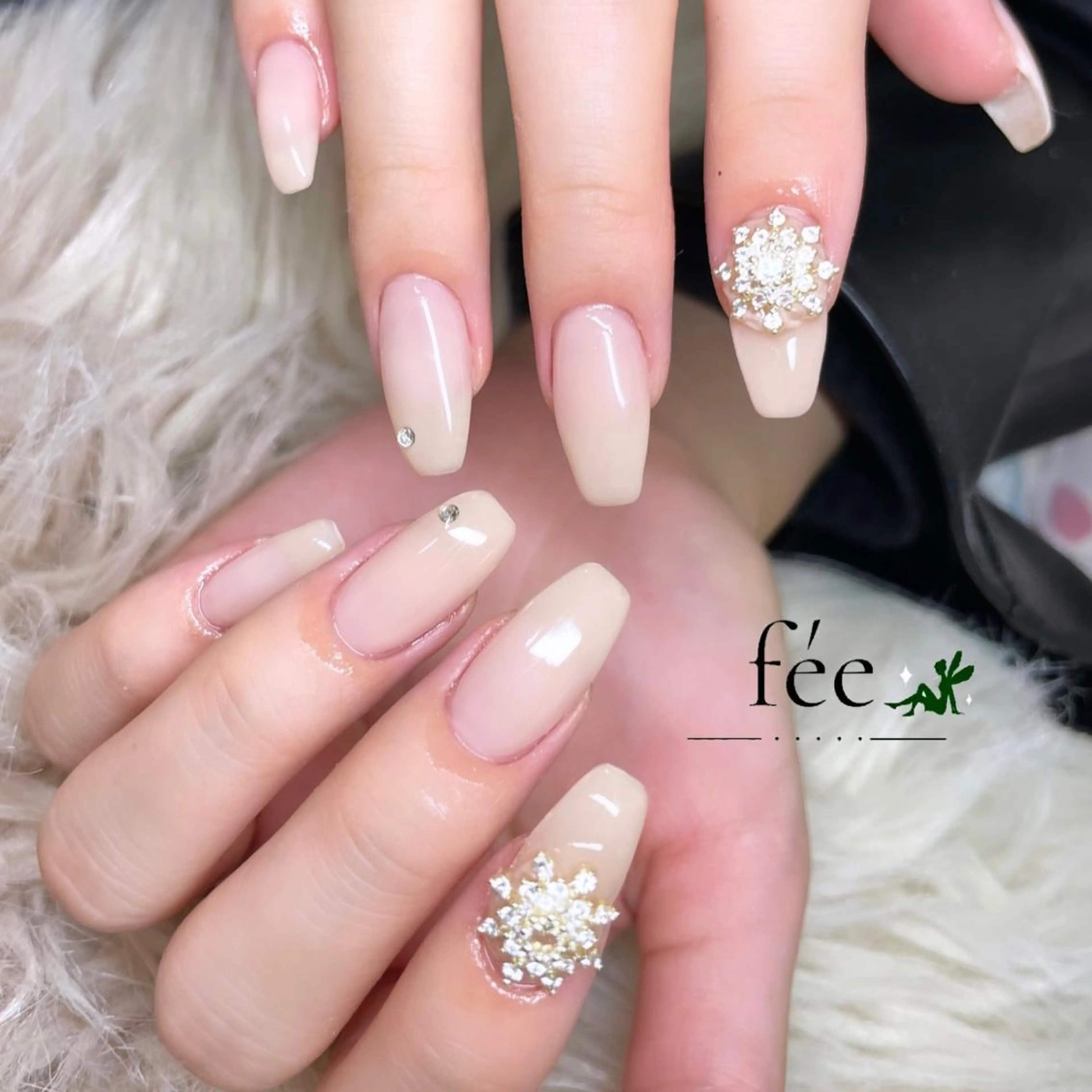 ネイル フットネイル ジェルネイル 韓国ネイル マグネットネイル ミラーネイル ハンドネイル nail salon fee（フィー）のネイルデザイン