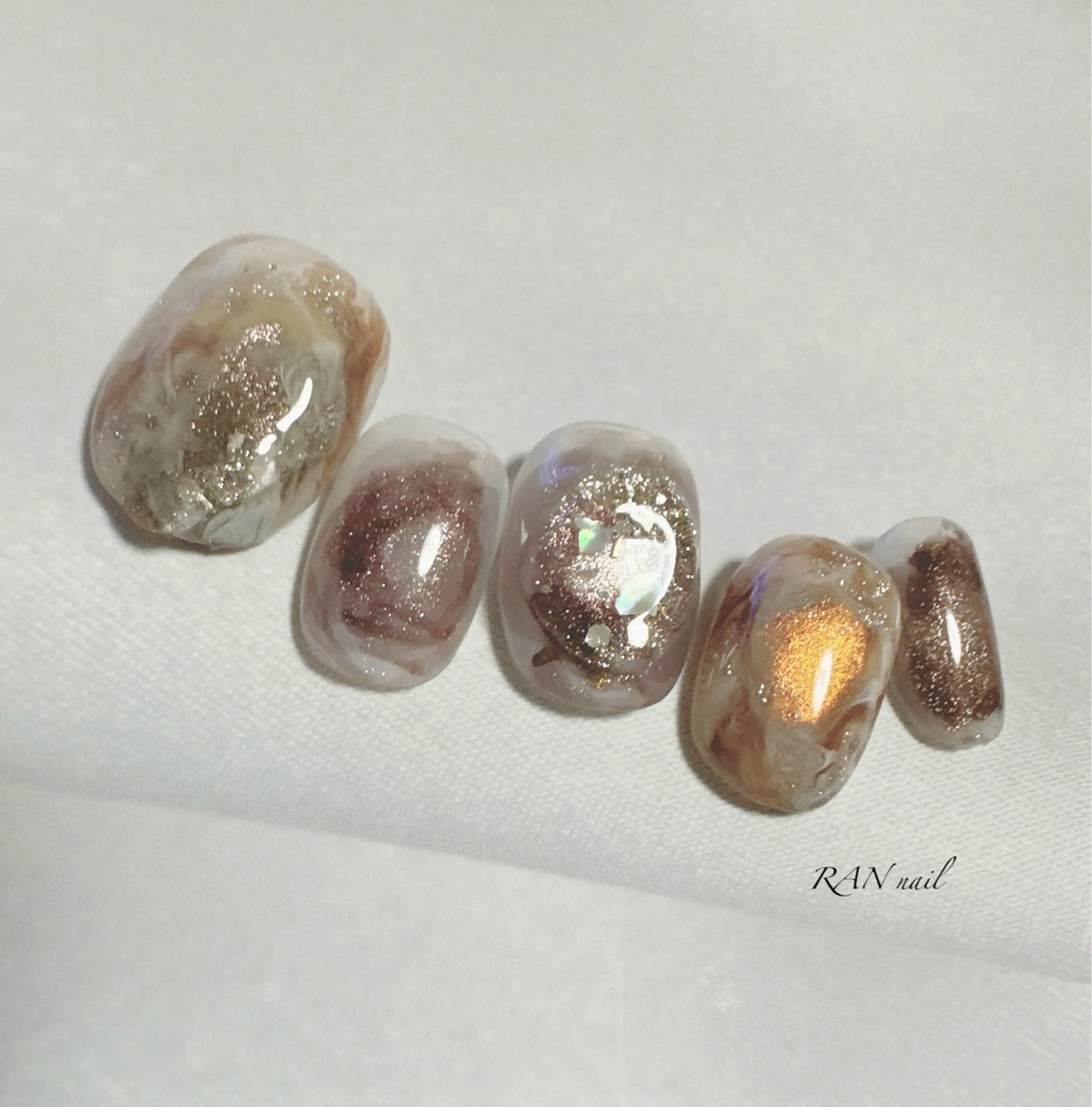 ネイル ブラウン 卒業式 マグネットネイル 大理石ネイル(マーブル) ニュアンスネイル ハンドネイル フットネイル RAN nail 〜ランネイル〜所属・RAN nailのネイルデザイン