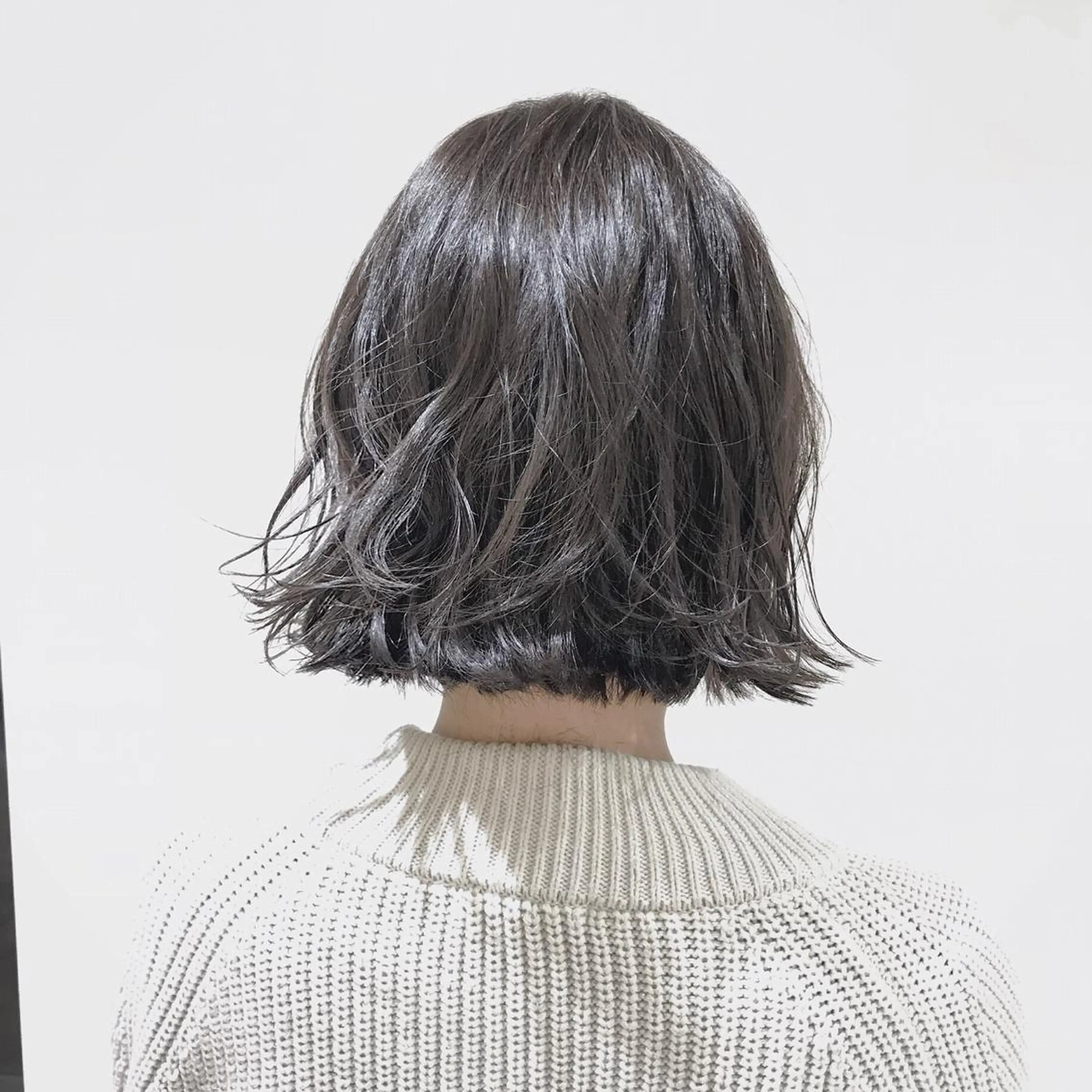 ショート カラー 透明感カラー グレージュ イルミナカラー カット ヘアカラー トリートメント ボブ・レイヤーカット 吉敷航一のヘアスタイル
