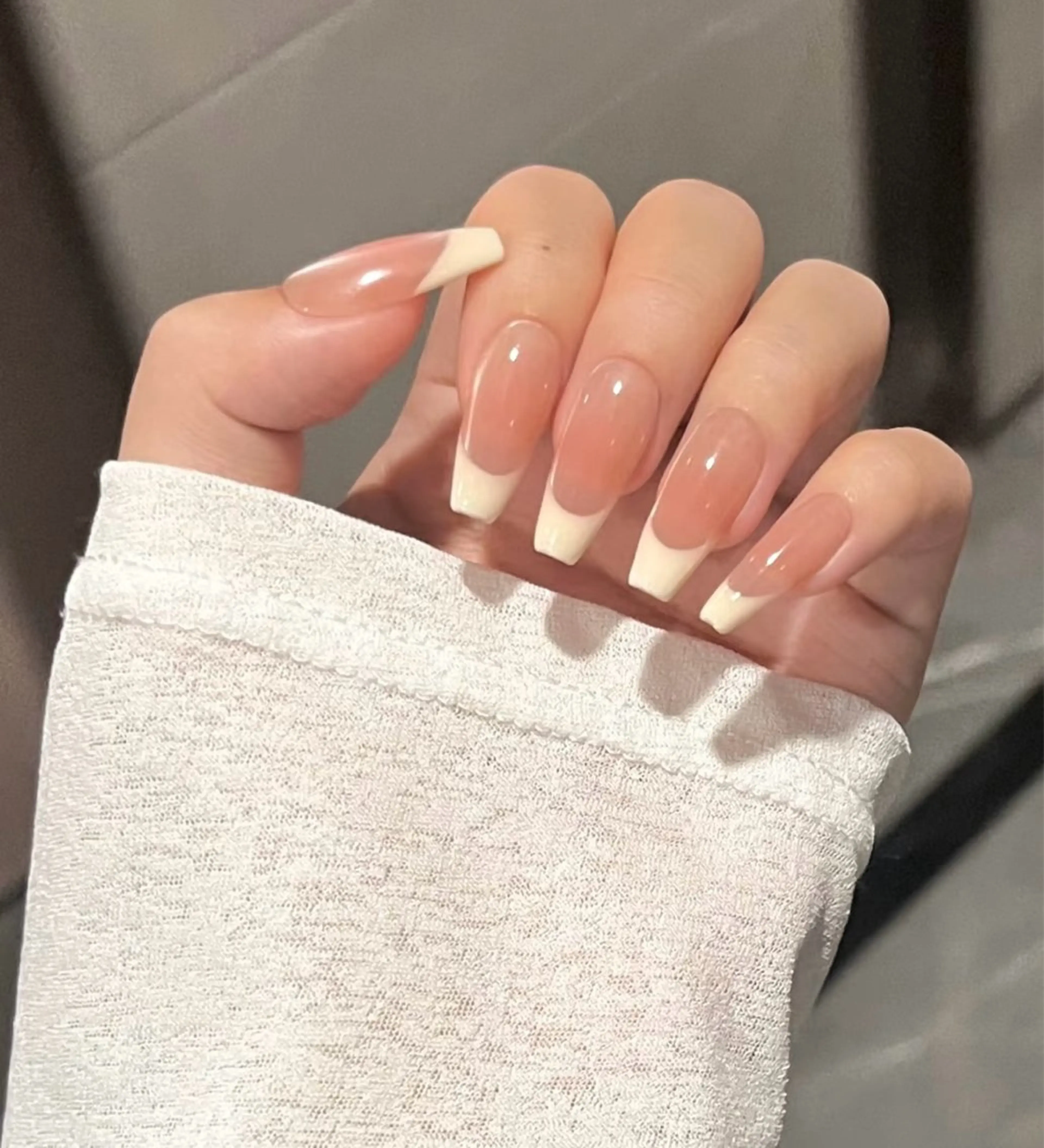 【オフなし】チップ長さ出し+フレンチ(ベースカラー付き)の写真