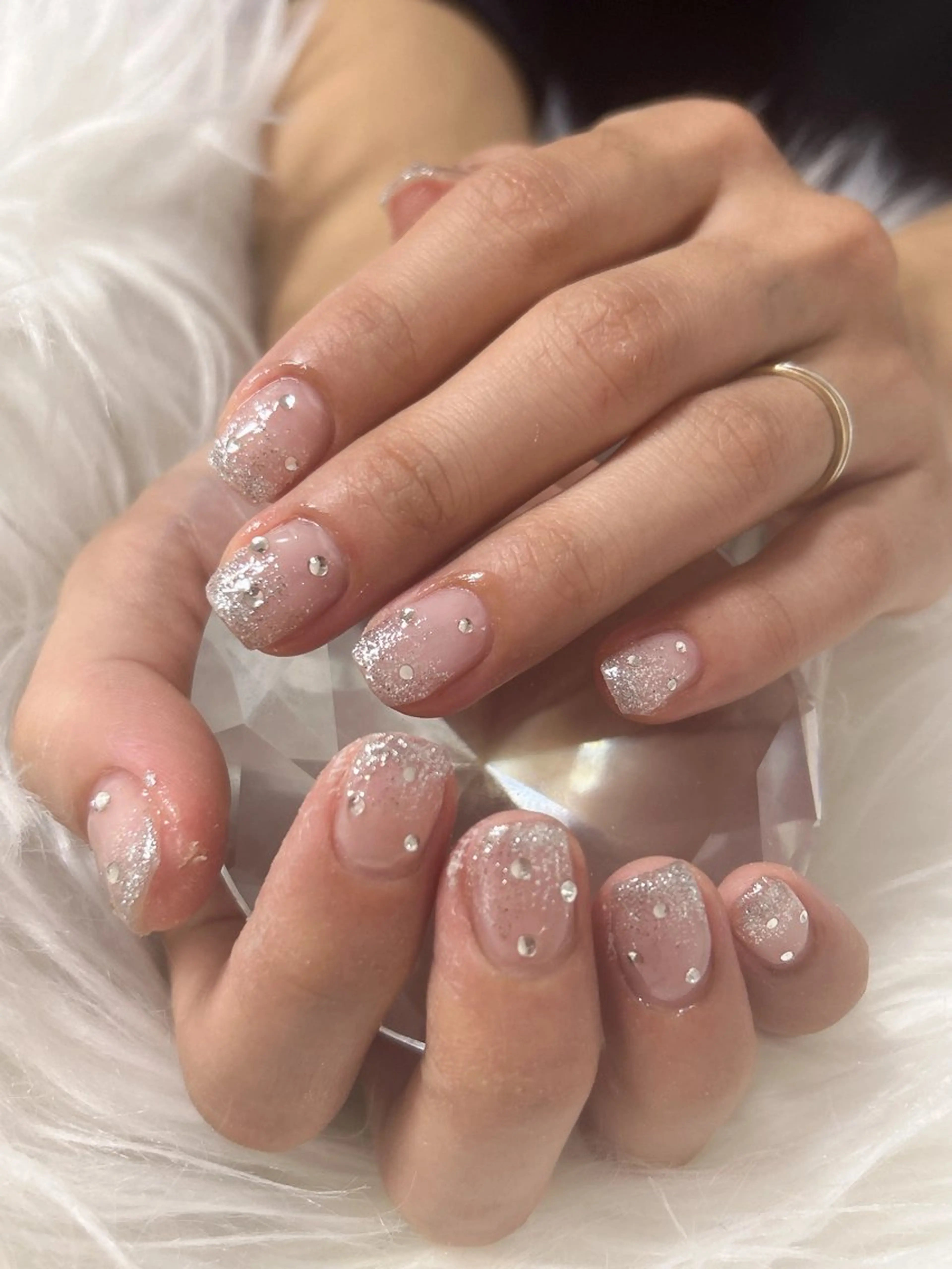ネイル ラメ(グリッター) ラメグラデーション ストーンネイル ハンドネイル Beauty　salon Alona所属・ALONA☀️ Nail💅のネイルデザイン