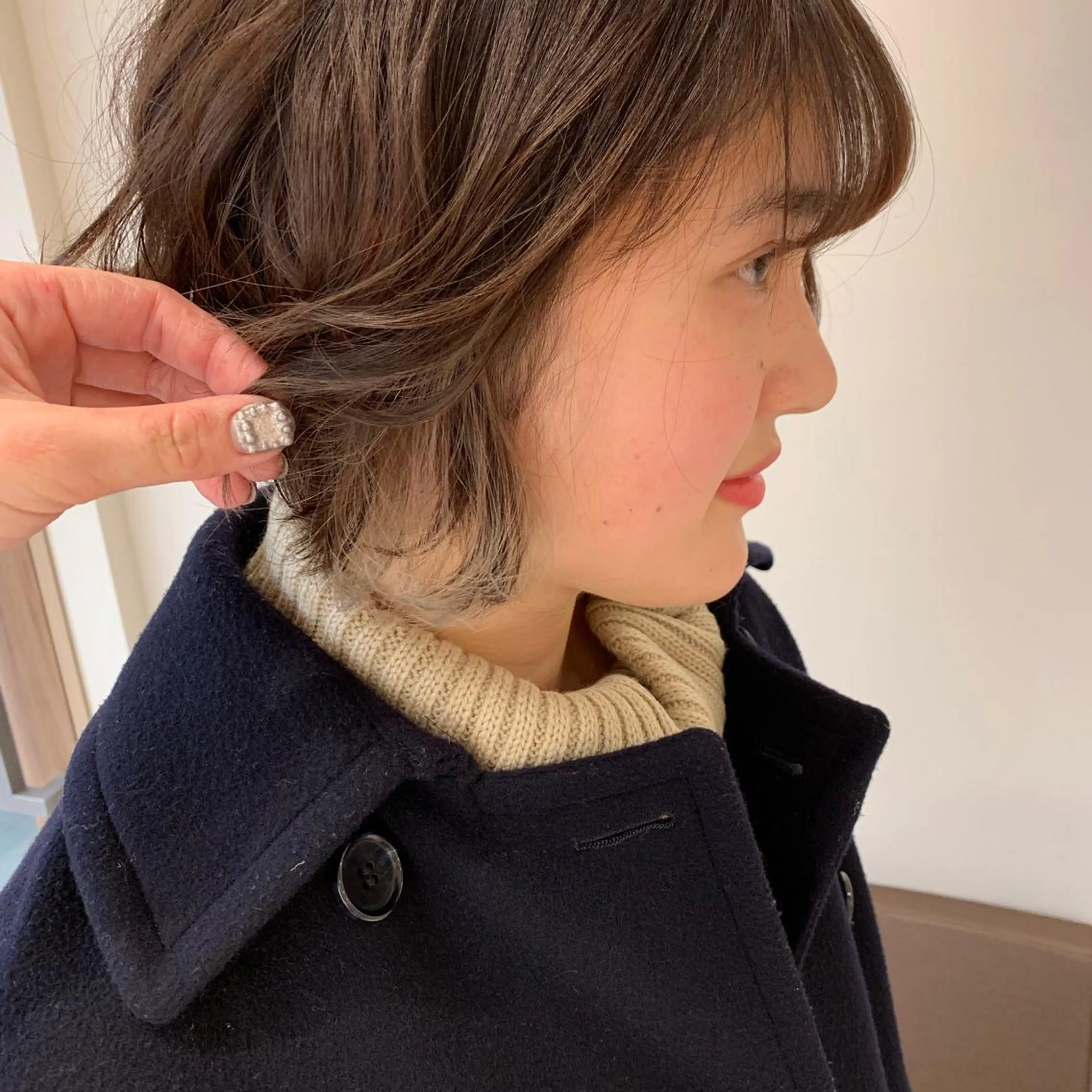 ショート カラー ベージュカラー ブリーチ ミルクティーベージュ 👑満足度1000% 重村 春奈👑のヘアスタイル